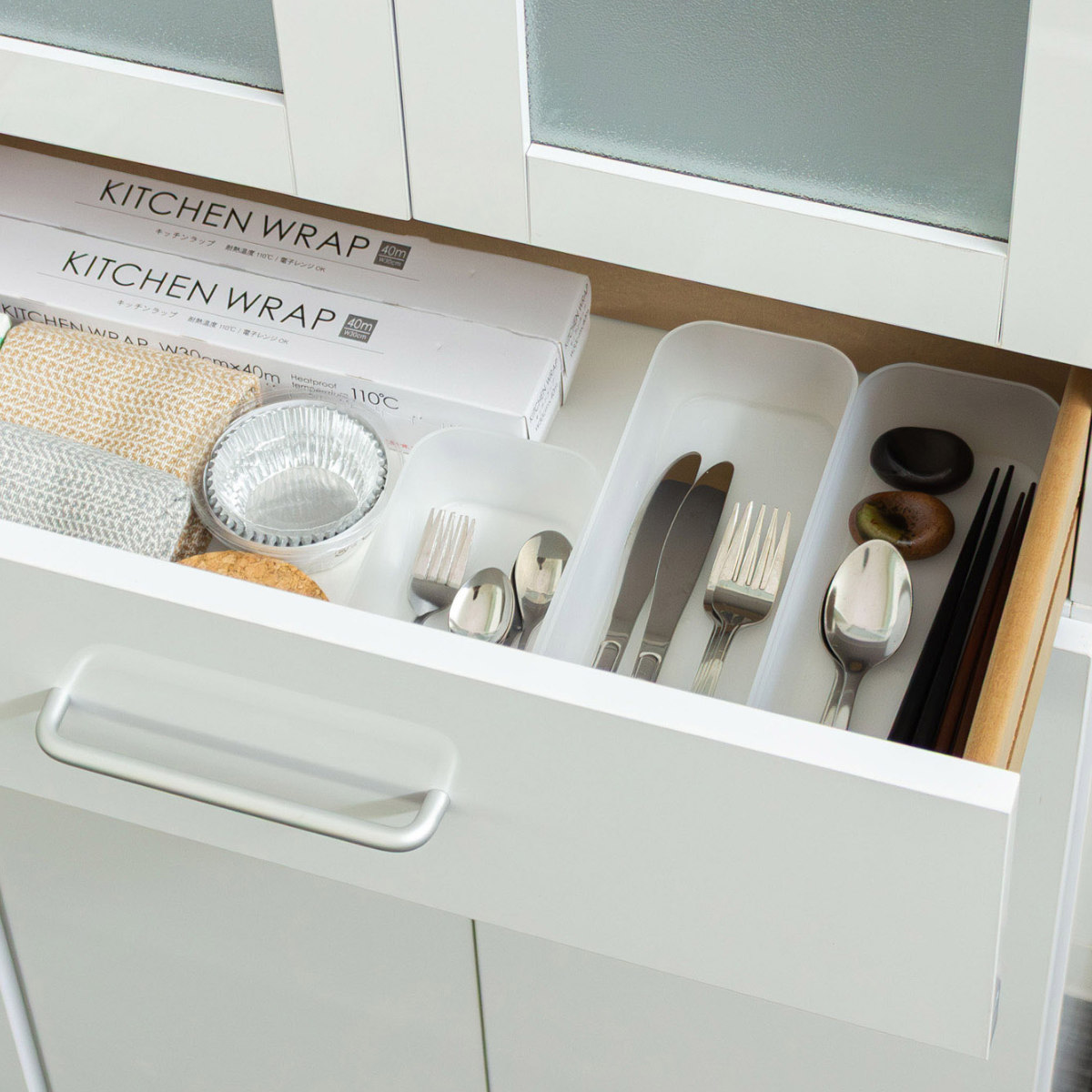 食器棚 幅60cm 高さ120cm メラミン すりガラス 背面化粧 ( カップボード キッチン 収納 可動棚 引出し 大容量 食器収納 スリム 隙間収納 ホワイト 家具 シンプル )