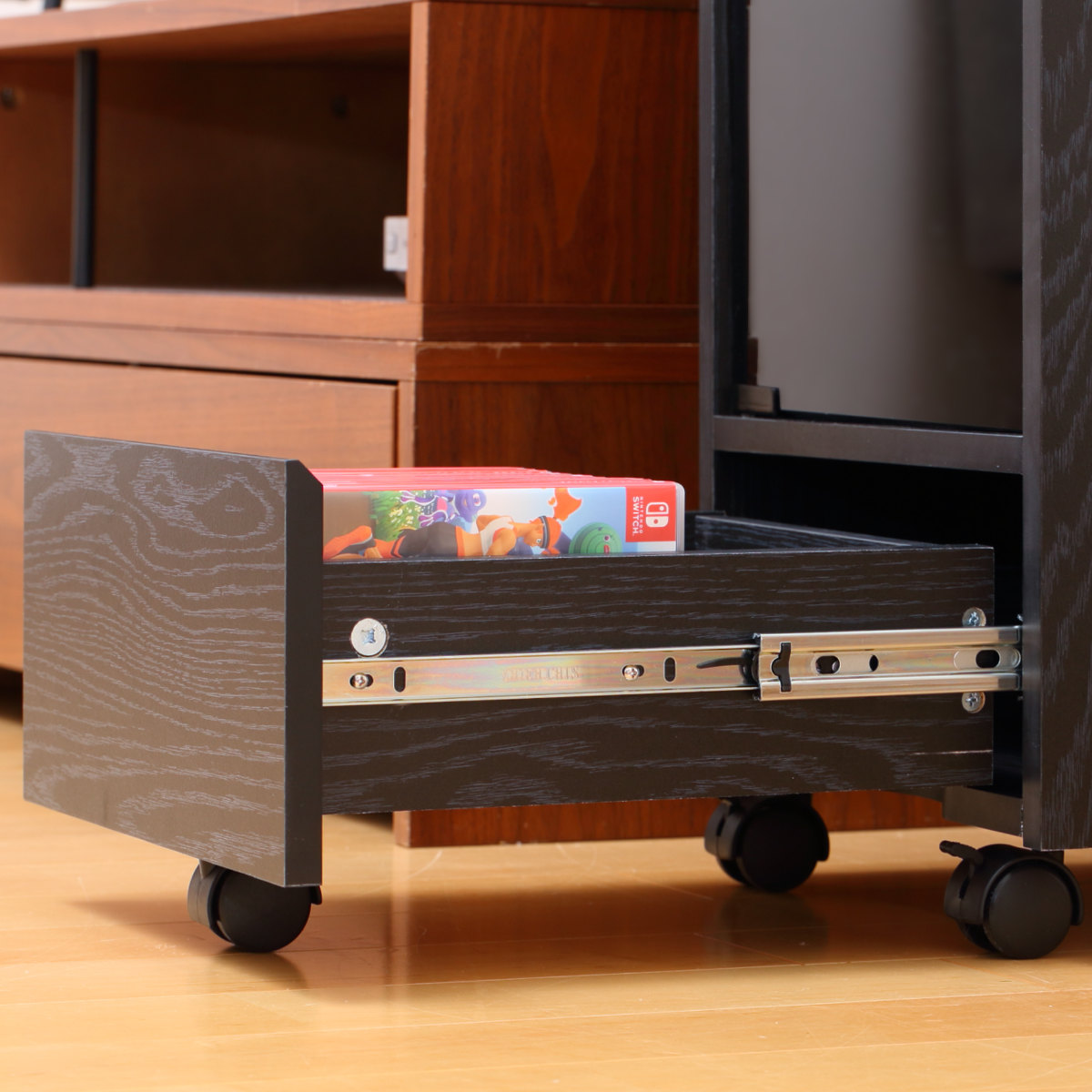 ゲーム機ラック 幅32cm スリム キャスター付き ( ゲーム機収納 ラック 棚 充電スタンド PS5対応 ゲームラック ゲーミング ゲーム機 ブラウン ブラック 引出し すき間 ) 【ブラウン】 ブラウン