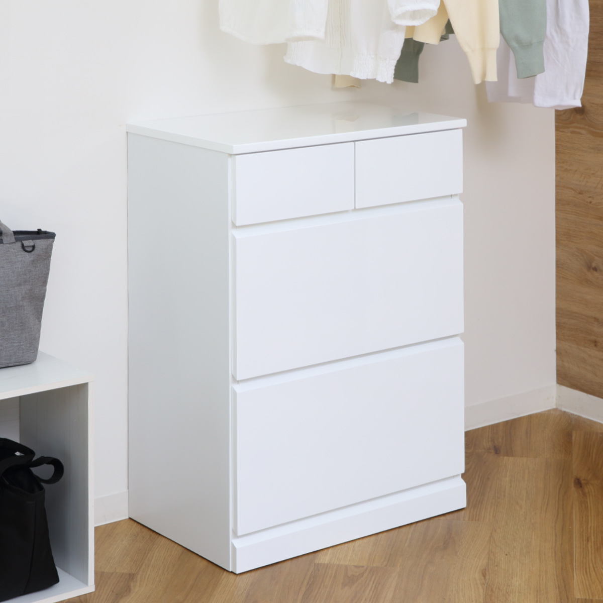 ハイチェスト 幅60cm 引出し4杯 鏡面仕上げ 完成品 ( チェスト 収納 引出し 鏡面 クローゼット 3段 4杯 フルオープン お手入れ簡単 衣類収納 ディスプレイ ホワイト )