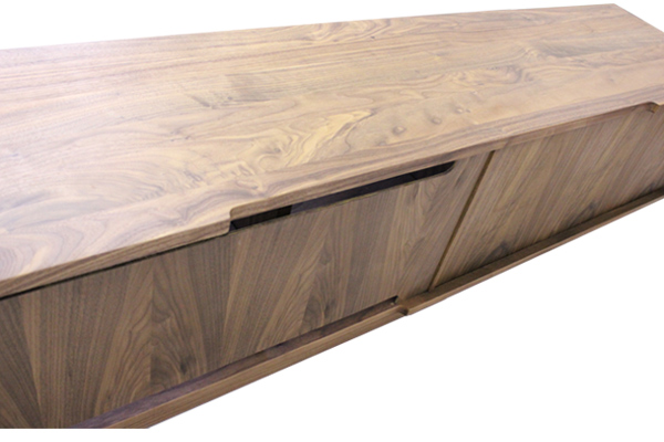 テレビ台 幅150cm ローボード 天然木 ガラス引き戸 ウォールナット無垢 ( 開梱設置 テレビボード TV台 TVボード テレビラック TVラック AVラック リビングボード 収納 引き戸 引き出し 完成品 )