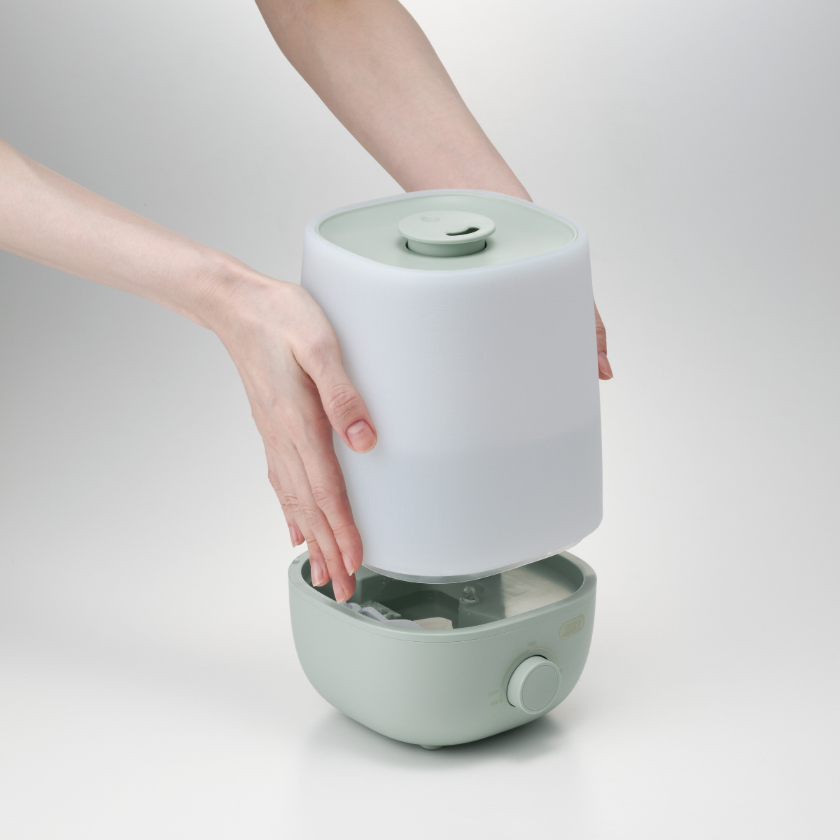 加湿器 2L アロマ加湿器 3段階調整可能 Toffy ( 超音波 ミスト 卓上 2リットル 上から給水 LEDライト付き 加湿 かわいい インテリア コンパクト エッセンシャルオイル アロマウォーター ACアダプター くすみカラー おしゃれ ) 【グレージュ】 グレージュ