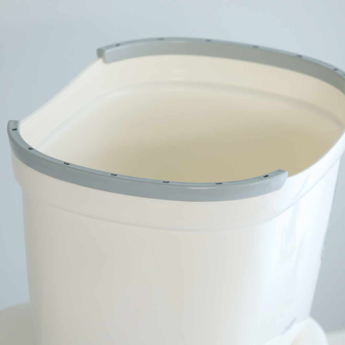 風呂イス バスチェア YUNOA 高さ28cm 防カビ ・ 抗菌 ニューホワイト ( 風呂椅子 風呂いす バスチェアー お風呂椅子 お風呂イス シャワーチェア カビ防止 銀イオン滑り止め すべり止め 軽量 白 シンプル 高さ 28cm 28 )