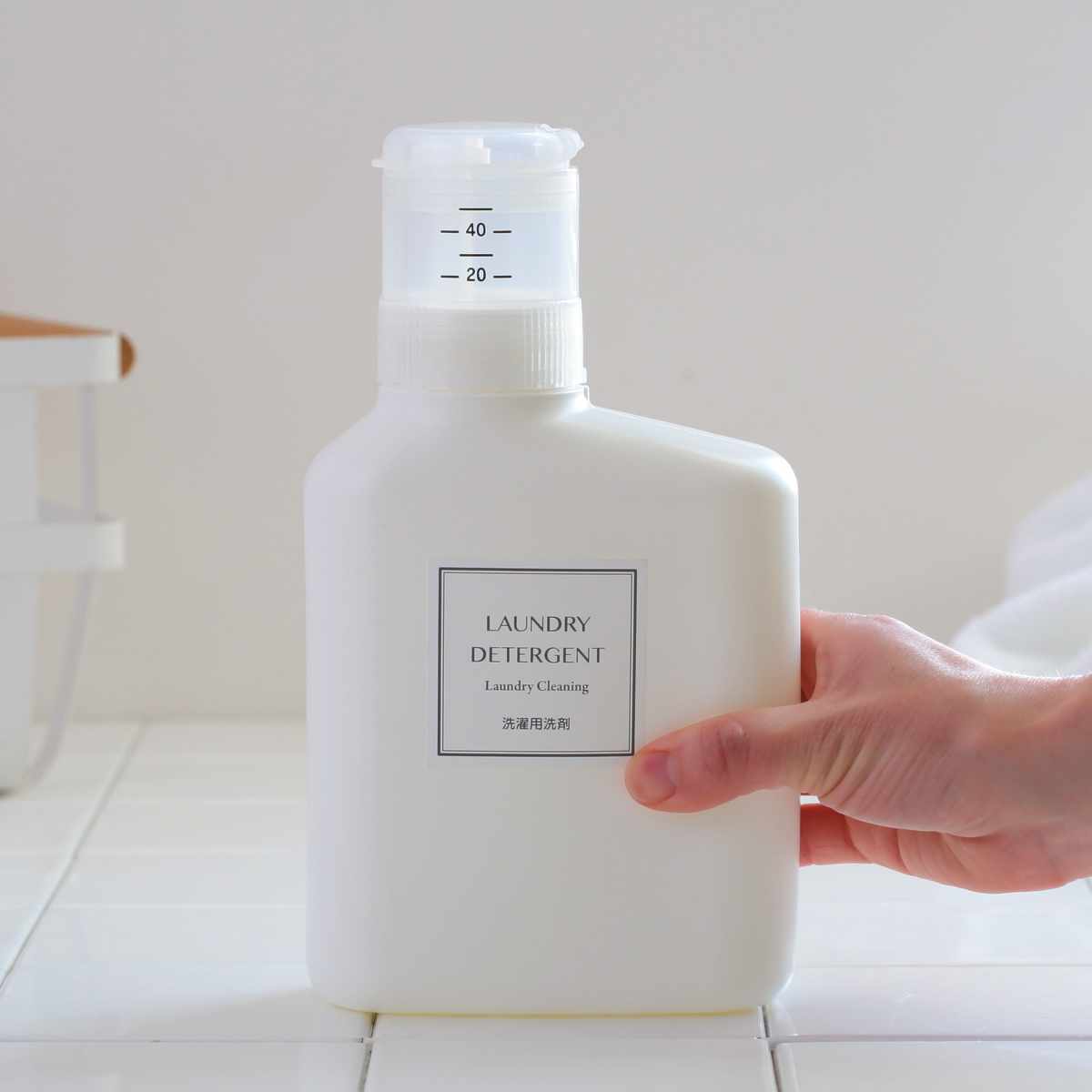 詰替えボトル 押して計量詰替えボトル 1000ml 3個セット ( 詰め替え用ボトル 3個 洗剤 液体洗剤ボトル 押すだけ 計量 ランドリーボトル 詰め替え容器 3個入り 1000 ラベル付き ディスペンサー ホワイト 無地 )