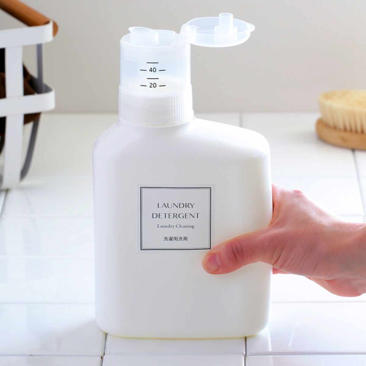 詰替えボトル 押して計量詰替えボトル 1000ml 3個セット ( 詰め替え用ボトル 3個 洗剤 液体洗剤ボトル 押すだけ 計量 ランドリーボトル 詰め替え容器 3個入り 1000 ラベル付き ディスペンサー ホワイト 無地 )