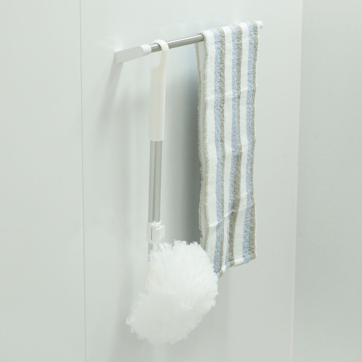 激落ちくん バスブラシ 伸縮式 お風呂まるごと バスクリーナー ショート ( 風呂掃除 バス ブラシ 柄付き 伸縮 掃除 そうじ 清掃 浴室掃除 浴槽掃除 掃除用品 便利 そうじ用品 清掃用品 高所 )