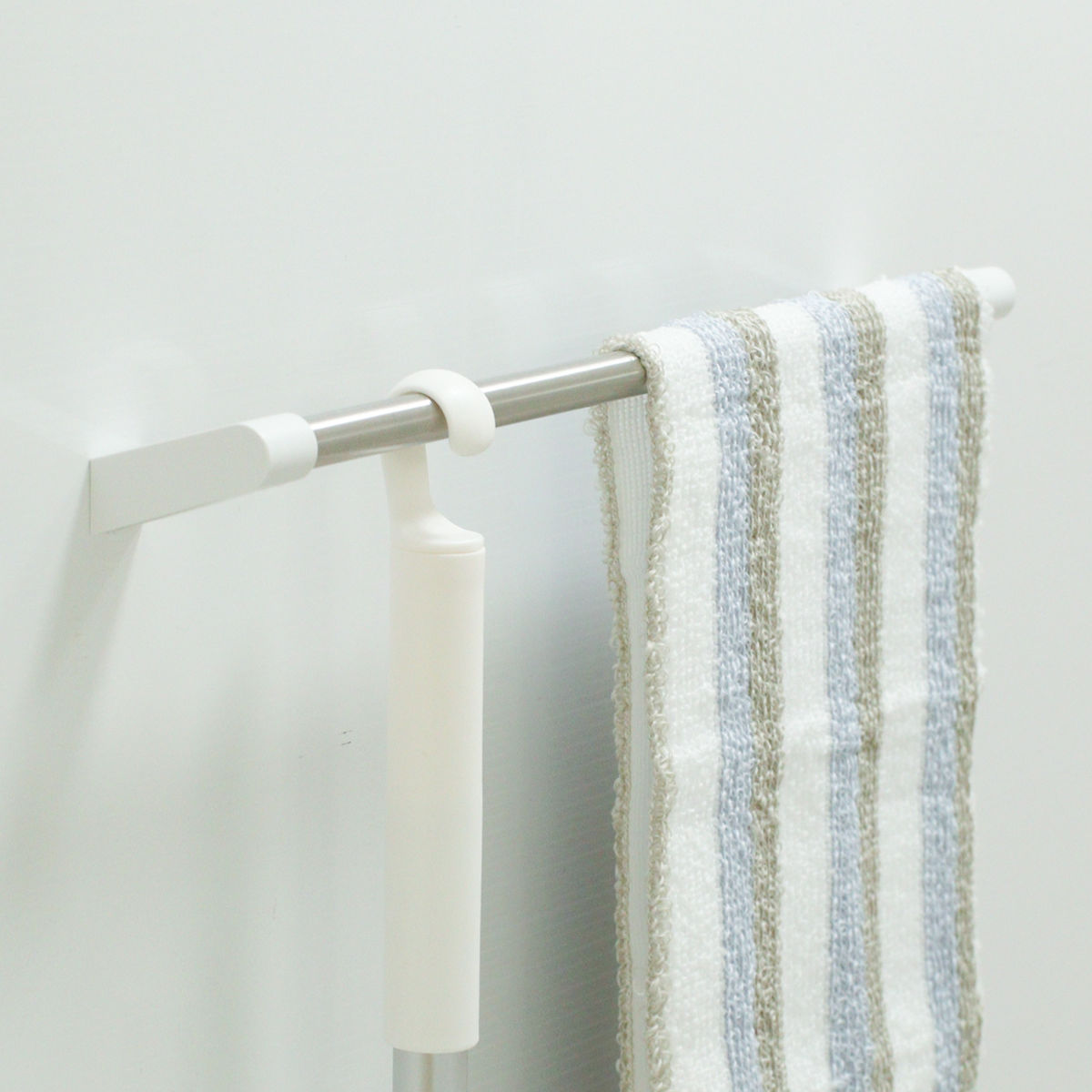 激落ちくん バスブラシ 伸縮式 お風呂まるごと バスクリーナー ショート ( 風呂掃除 バス ブラシ 柄付き 伸縮 掃除 そうじ 清掃 浴室掃除 浴槽掃除 掃除用品 便利 そうじ用品 清掃用品 高所 )