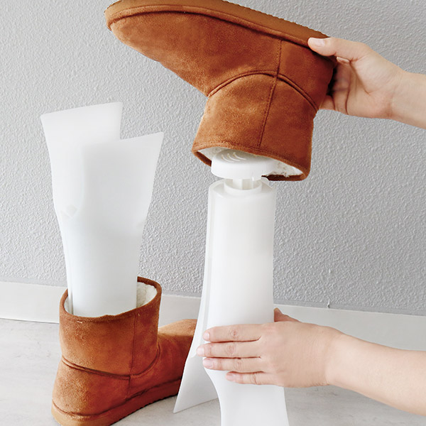 ブーツホルダー スペースセーバー 1足分 2個入り ( ブーツキーパー ブーツスタンド シューキーパー ブーツ 2個 靴 収納 省スペース 伸縮 ショート ロング 脱臭剤付き 脱臭 消臭 逆さ 靴箱 玄関 靴収納 シューズ )