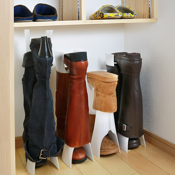 ブーツホルダー スペースセーバー 1足分 2個入り ( ブーツキーパー ブーツスタンド シューキーパー ブーツ 2個 靴 収納 省スペース 伸縮 ショート ロング 脱臭剤付き 脱臭 消臭 逆さ 靴箱 玄関 靴収納 シューズ )