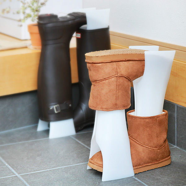 ブーツホルダー スペースセーバー 1足分 2個入り ( ブーツキーパー ブーツスタンド シューキーパー ブーツ 2個 靴 収納 省スペース 伸縮 ショート ロング 脱臭剤付き 脱臭 消臭 逆さ 靴箱 玄関 靴収納 シューズ )