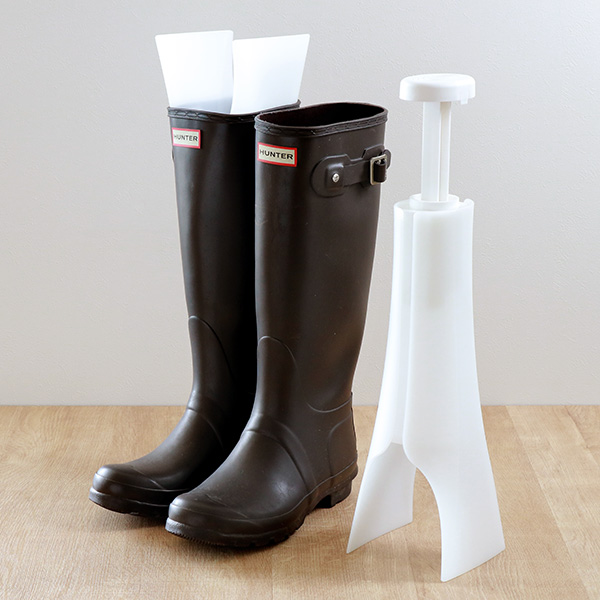 ブーツホルダー スペースセーバー 1足分 2個入り ( ブーツキーパー ブーツスタンド シューキーパー ブーツ 2個 靴 収納 省スペース 伸縮 ショート ロング 脱臭剤付き 脱臭 消臭 逆さ 靴箱 玄関 靴収納 シューズ )