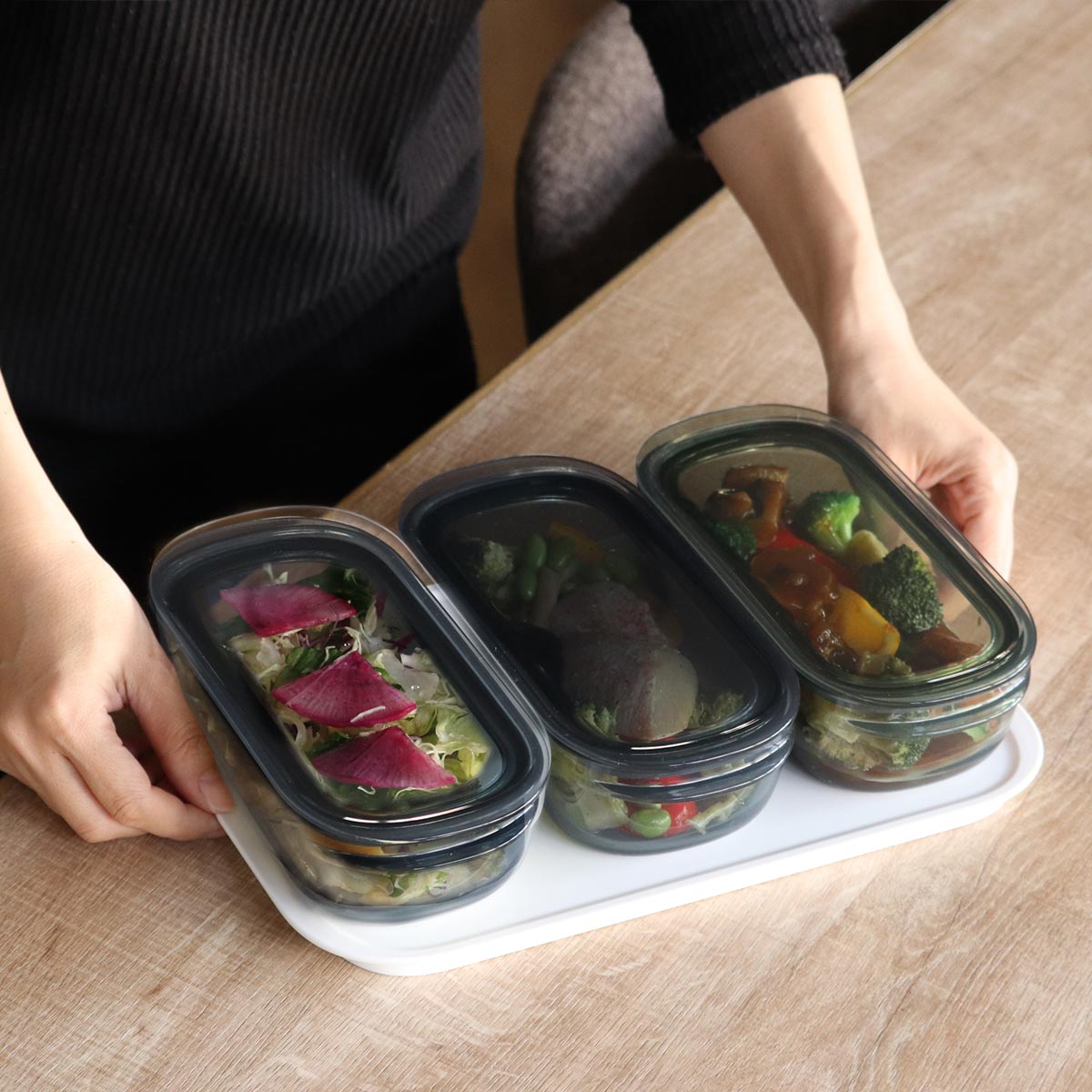 保存容器 520ml 調理ができる保存容器 収納トレー付き Mサイズ 3個入 ( 日本製 密閉 プラスチック 電子レンジ対応 食洗機対応 冷凍庫OK 保存 容器 電子レンジ調理器 フードコンテナ 0.52L 透明 割れにくい 軽い 丈夫 ) 【クリア】 クリア