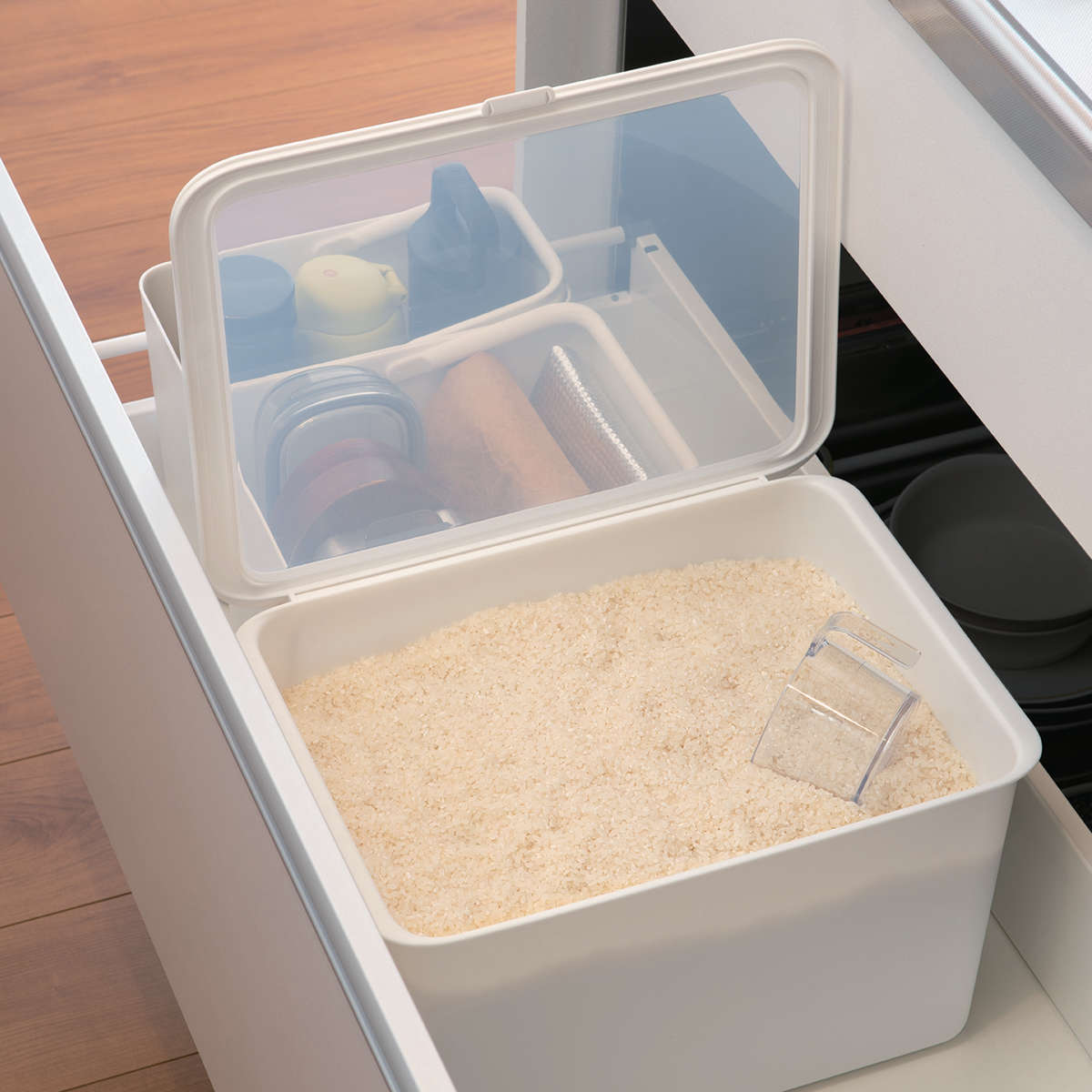 米びつ 10kg Pantry Stock Case フタ付きケース 計量カップ付き ( ライクイット 日本製 米櫃 ライスストッカー ライスボックス 抗菌 保存容器 お米収納 白米 玄米 雑穀 コンテナ 10キロ like-it ) 【ホワイト】 ホワイト