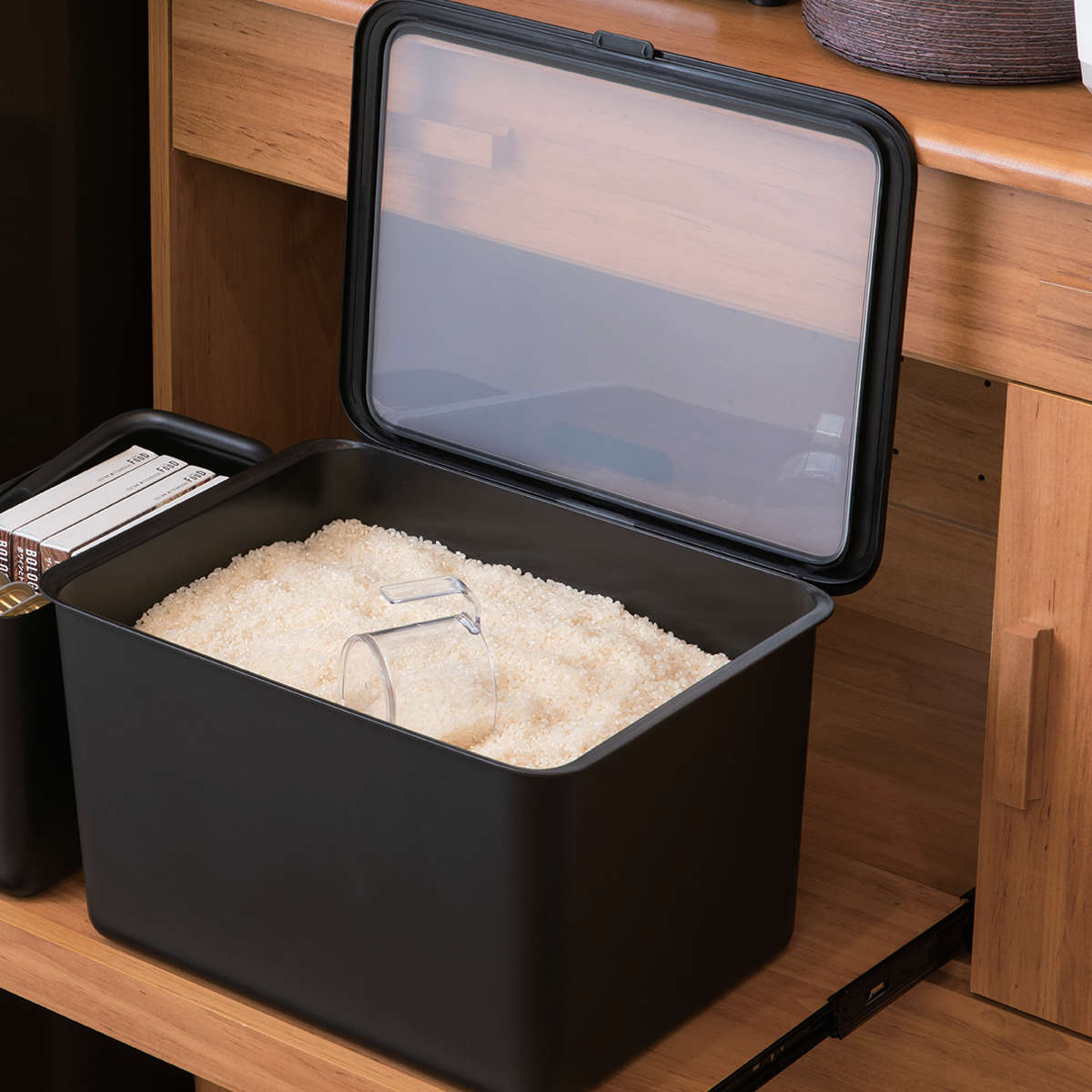 米びつ 10kg Pantry Stock Case フタ付きケース 計量カップ付き ( ライクイット 日本製 米櫃 ライスストッカー ライスボックス 抗菌 保存容器 お米収納 白米 玄米 雑穀 コンテナ 10キロ like-it ) 【ホワイト】 ホワイト