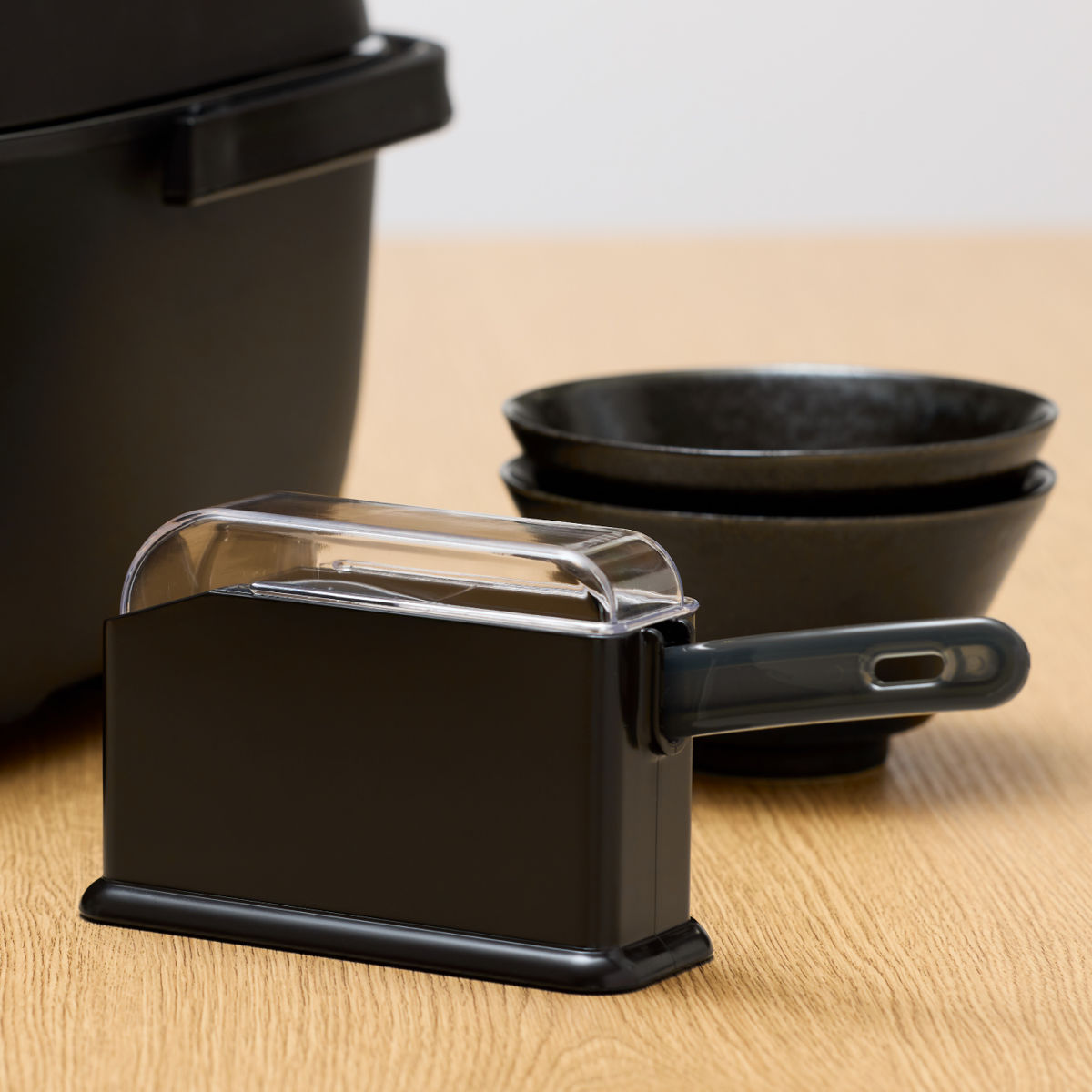 しゃもじケース しゃもじホルダー ごはんがつきにくい 快適しゃもじ ( しゃもじ入れ シャモジ 杓文字 セット 黒 くっつきにくい つかない 凹凸 加工 持ち手 カーブ しゃもじ立て ご飯 米 ブラック クリア キッチンツール )