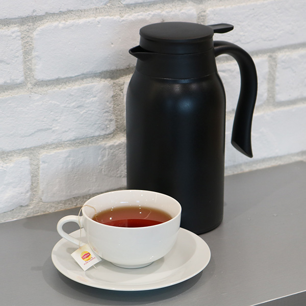 卓上ポット ステンレス 900ml 保温 保冷 ポット ティーポット ( ステンレスポット テーブルポット 魔法瓶 おしゃれ 保温ポット 保冷ポット 洗いやすい コードレス モノトーン 白 黒 ステンレス製 ) 【ホワイト】 ホワイト