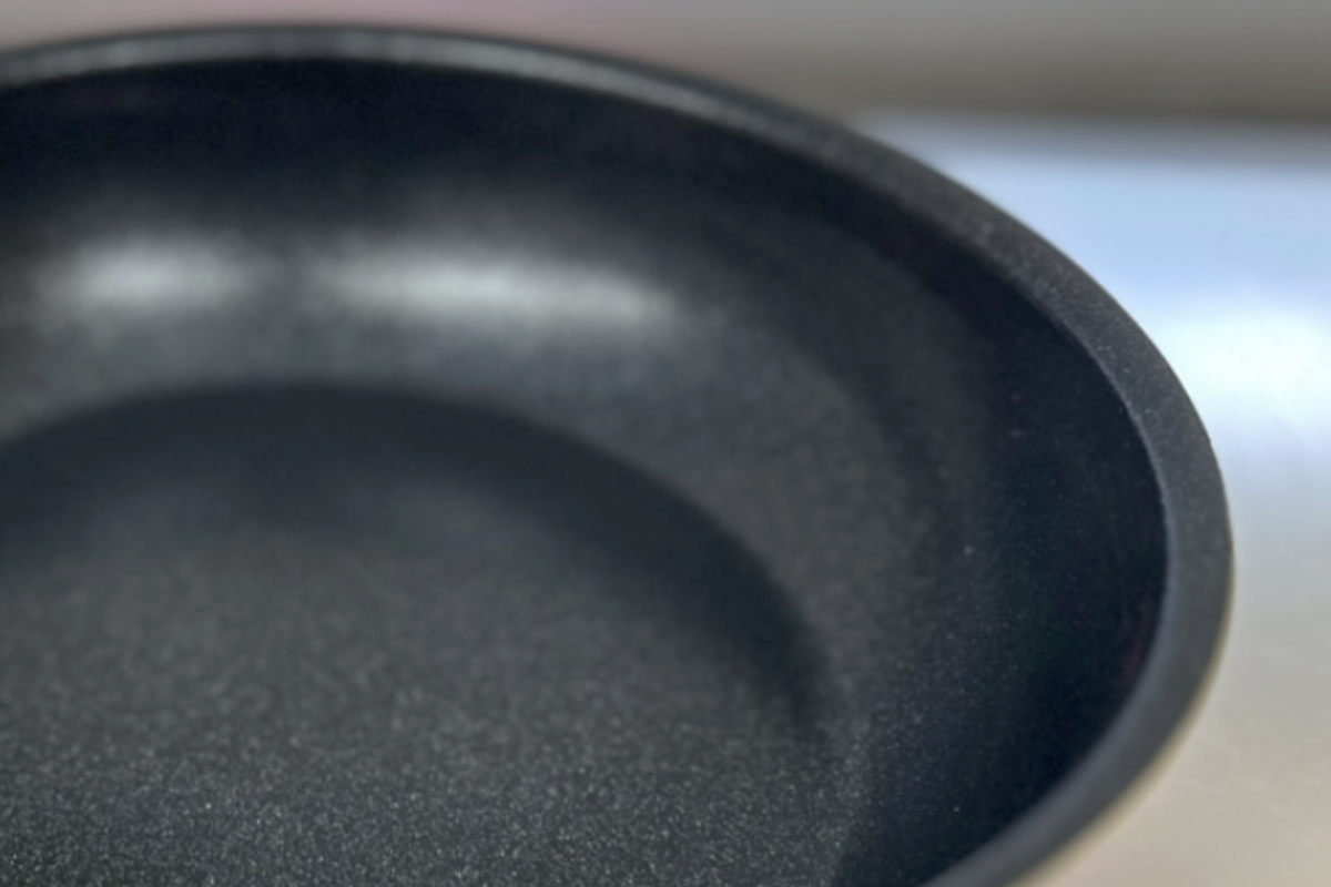 炒め鍋 28cm ガス火専用 軽量 超ツルっと軽っとフライパン ( ガス火対応 直火対応 深型 アルミ いため鍋 28センチ アルミフライパン 丸 片手鍋 軽い 金属ヘラOK )