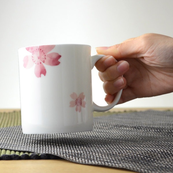 マグカップ 桜 380ml ボーンチャイナ 食洗機対応 ( コップ マグ 食器 さくら 電子レンジ対応 磁器製 )