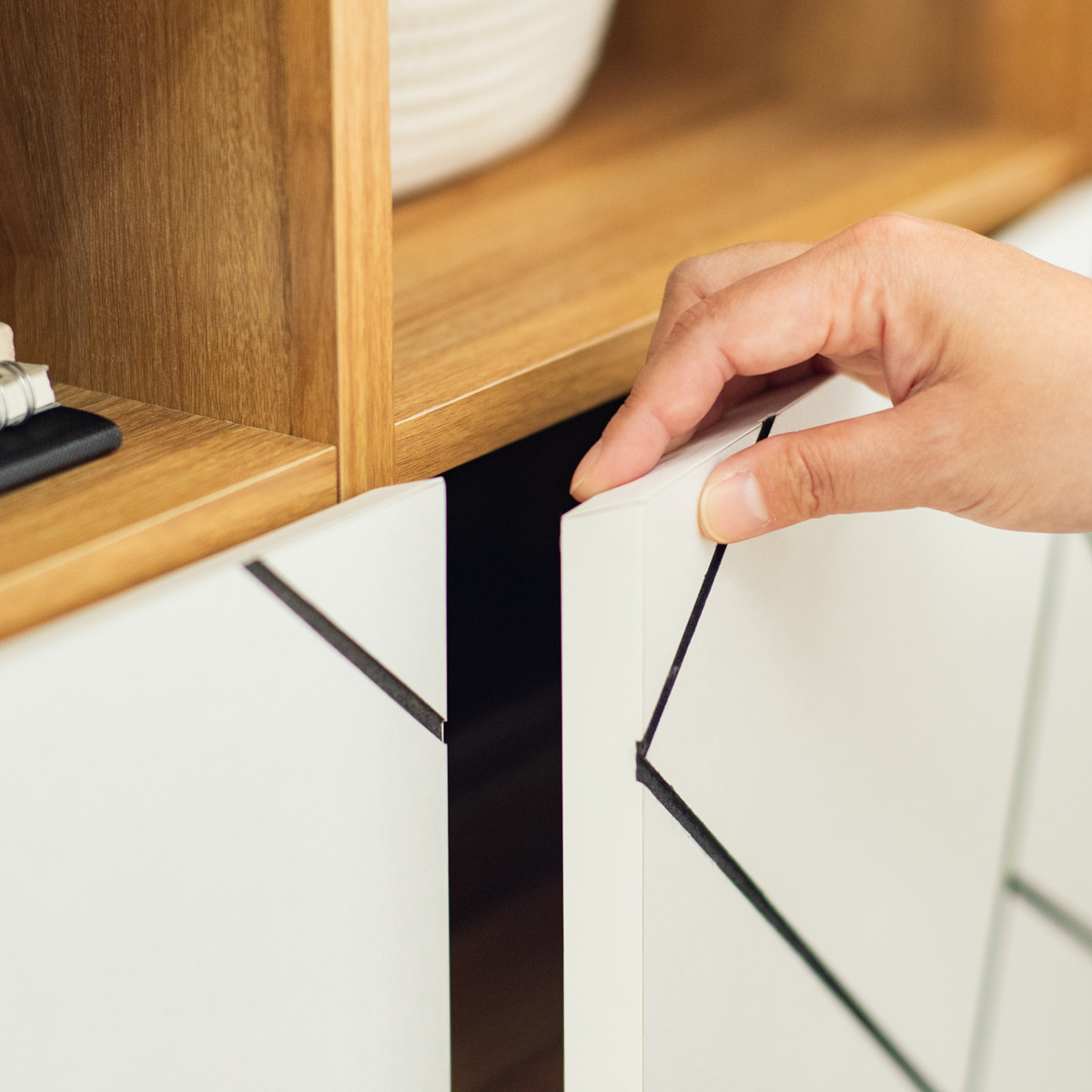 キャビネット 幅59cm 幾何学模様 ( カトレア 棚 ラック リビング収納 可動棚 お掃除ロボット対応 飾り棚 家具 幾何学柄 モノトーン ナチュラル ホワイト 配線穴 ) 【ナチュラル】 ナチュラル