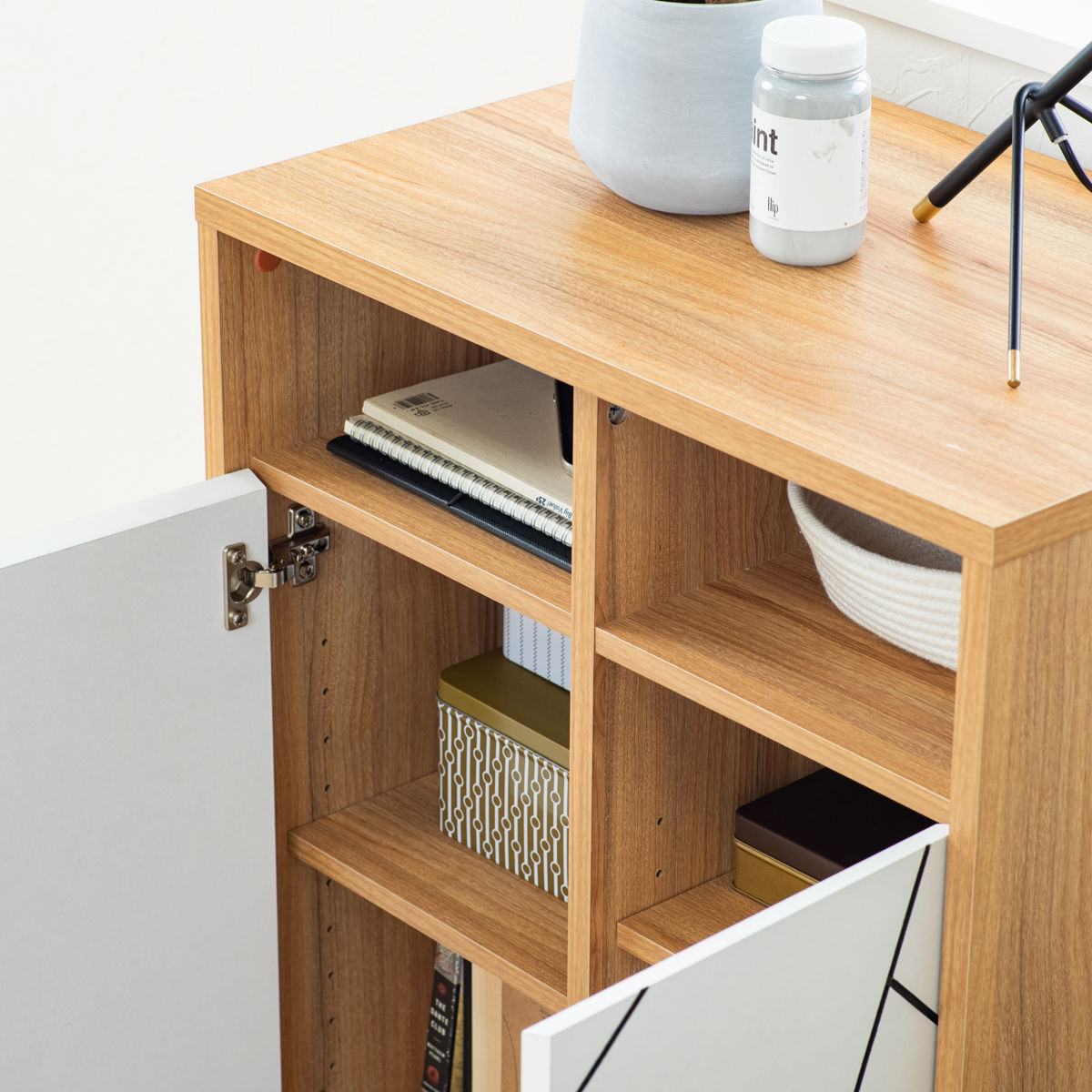 キャビネット 幅59cm 幾何学模様 ( カトレア 棚 ラック リビング収納 可動棚 お掃除ロボット対応 飾り棚 家具 幾何学柄 モノトーン ナチュラル ホワイト 配線穴 ) 【ナチュラル】 ナチュラル