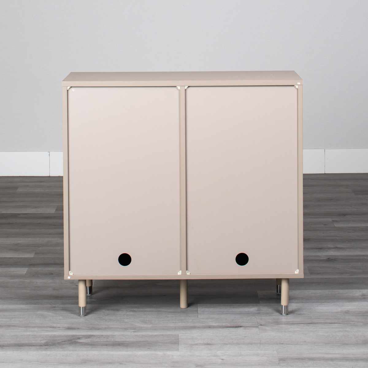 キャビネット 幅90cm ツートンカラー シルバー脚 ( 棚 ラック 扉 リビング収納 可動棚 飾り棚 家具 グレージュ ナチュラル ツートン 配線穴 )