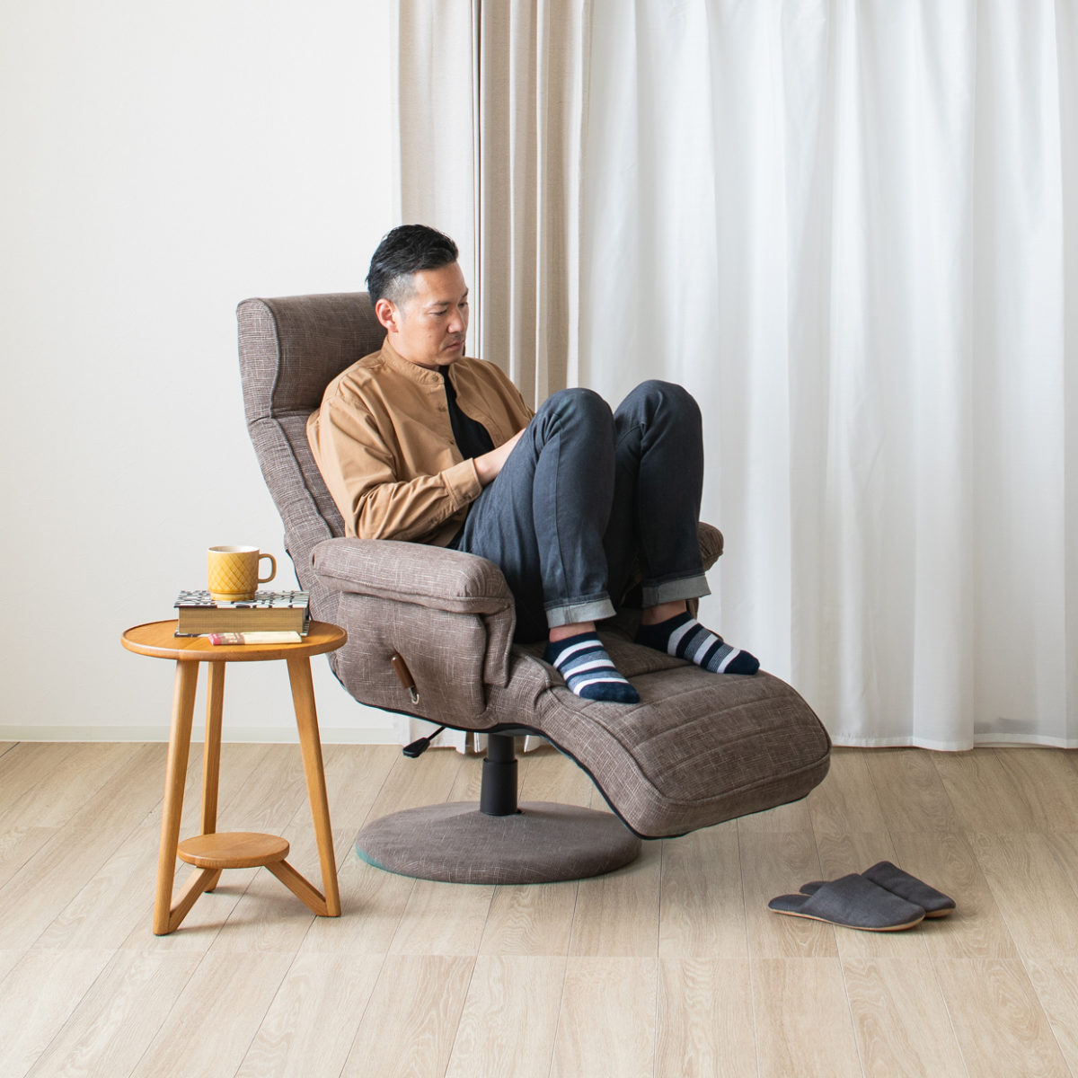 高座椅子 ハイバックタイプ 回転 昇降式 座面高42~48cm ジネシー ( 座椅子 無段階リクライニング ヘッドレスト フットレスト 角度調節可能 肘掛け チェア イス 椅子 リラックス 収納ポケット ファブリック ポケットコイル ) 【ブラウン】 ブラウン