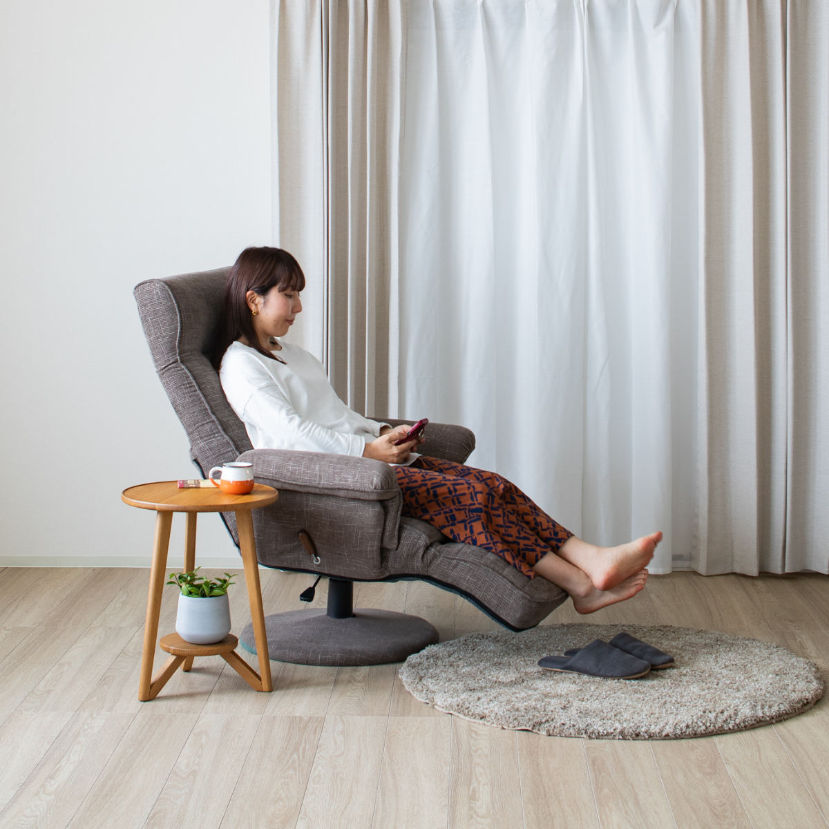 高座椅子 ハイバックタイプ 回転 昇降式 座面高42~48cm ジネシー ( 座椅子 無段階リクライニング ヘッドレスト フットレスト 角度調節可能 肘掛け チェア イス 椅子 リラックス 収納ポケット ファブリック ポケットコイル ) 【ブラウン】 ブラウン