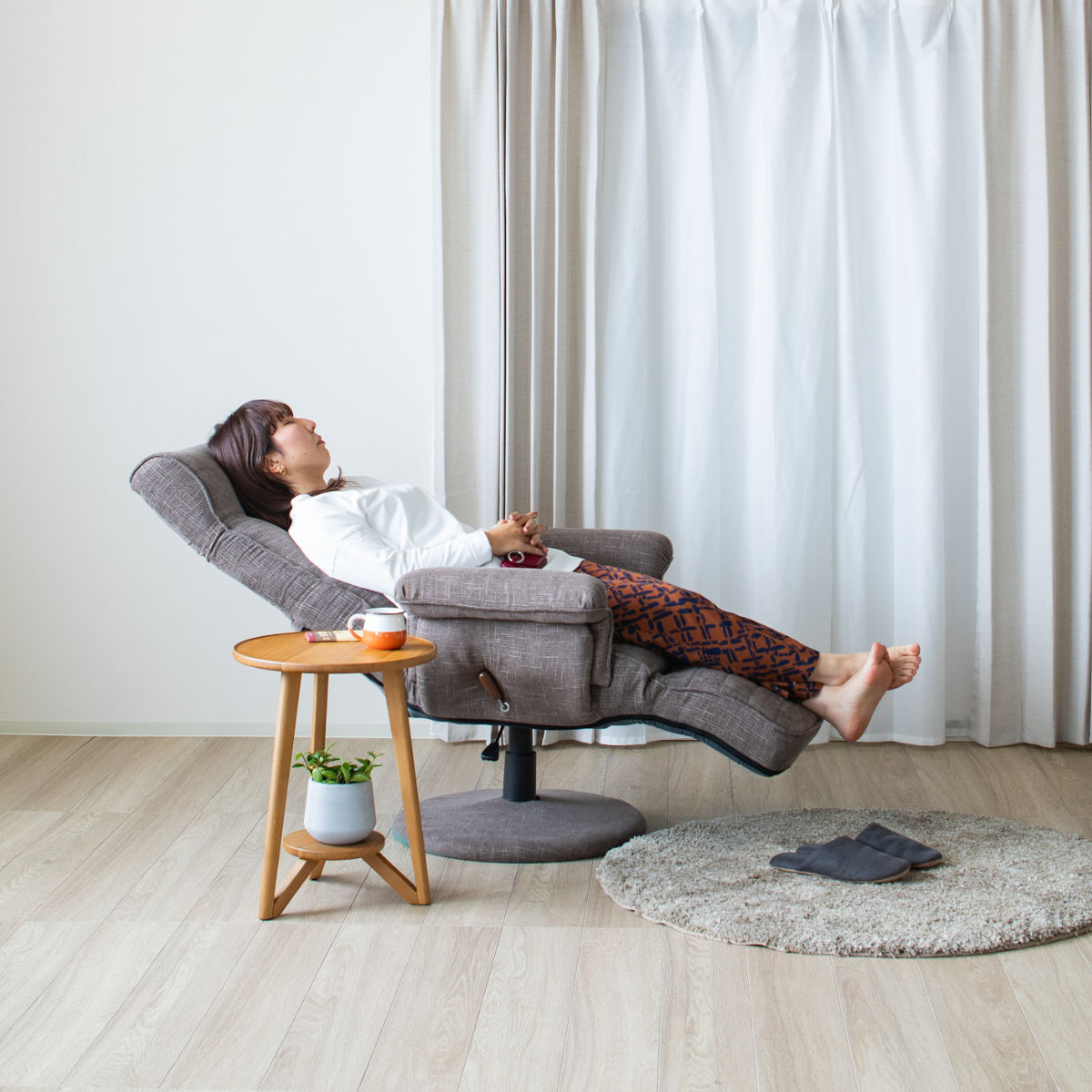 高座椅子 ハイバックタイプ 回転 昇降式 座面高42~48cm ジネシー ( 座椅子 無段階リクライニング ヘッドレスト フットレスト 角度調節可能 肘掛け チェア イス 椅子 リラックス 収納ポケット ファブリック ポケットコイル ) 【ブラウン】 ブラウン