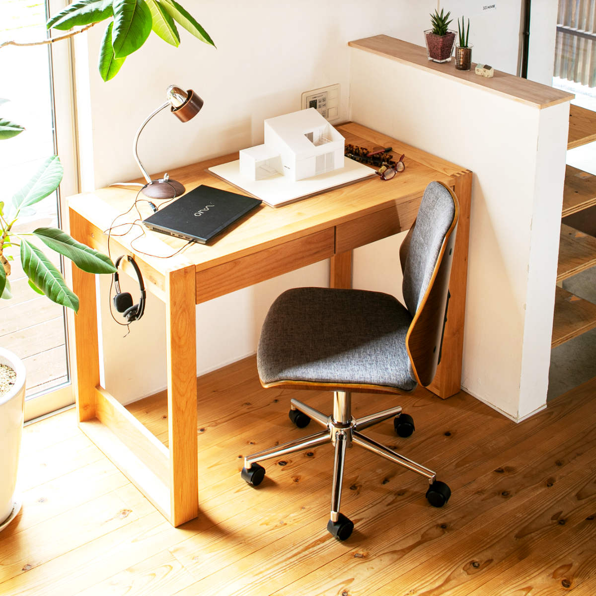 ワークデスク 幅105cm 奥行55cm 引出し付 カローレ （ デスク 机 学習机 勉強机 パソコンデスク オフィスデスク コンパクト 木製 天然木 引き出し 鍵付き 学習デスク パソコン PC リビングデスク スチール おしゃれ 平机 ）