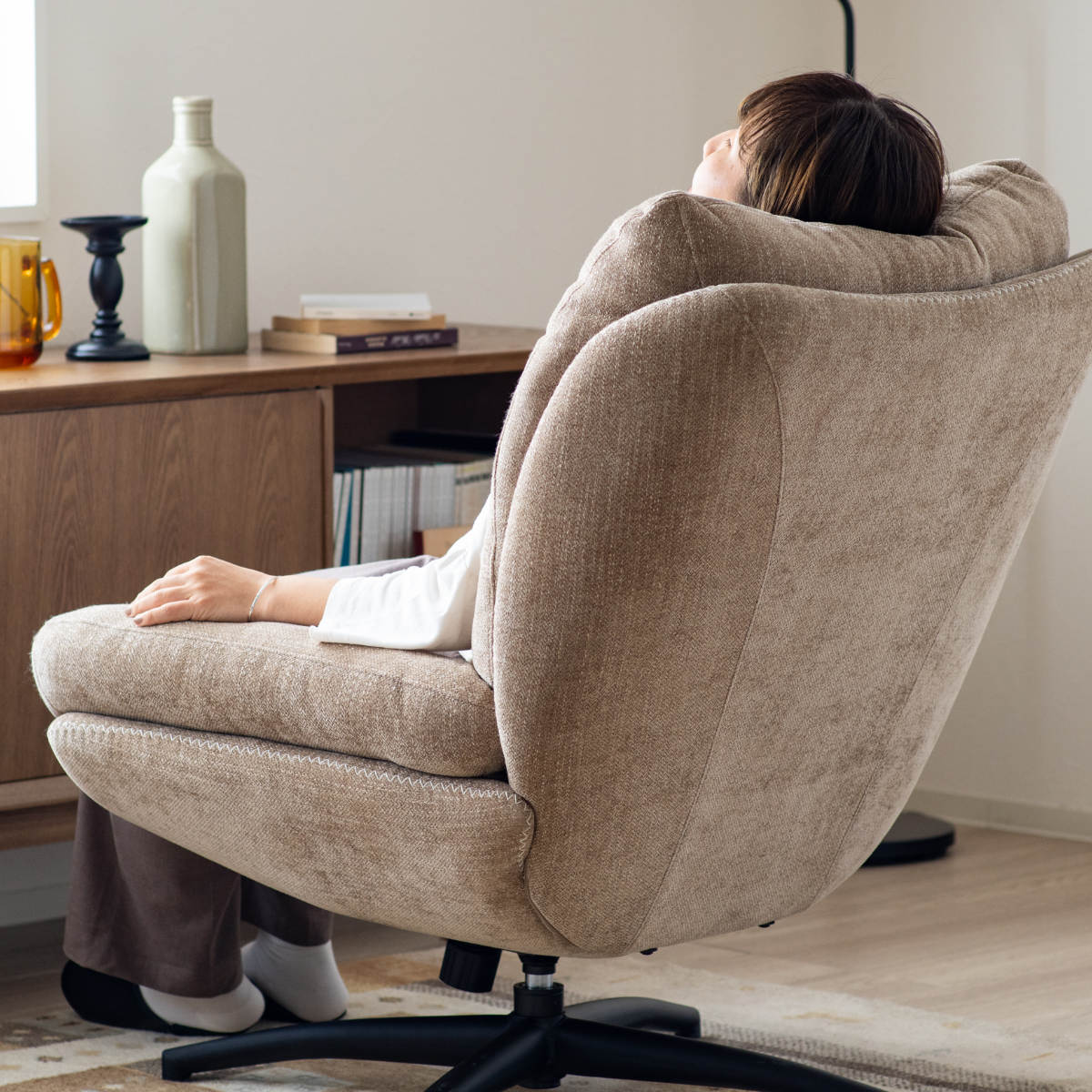 リビングチェア 座面高46cm オットマン付 シャルレ ( パーソナルチェア チェア 1人掛け 椅子 ロッキング機能 アームレス オットマン ハイバック 回転 リラックス チェアー イス いす 足置き リビング ファブリック 座面 広い ) 【ベージュ】 ベージュ