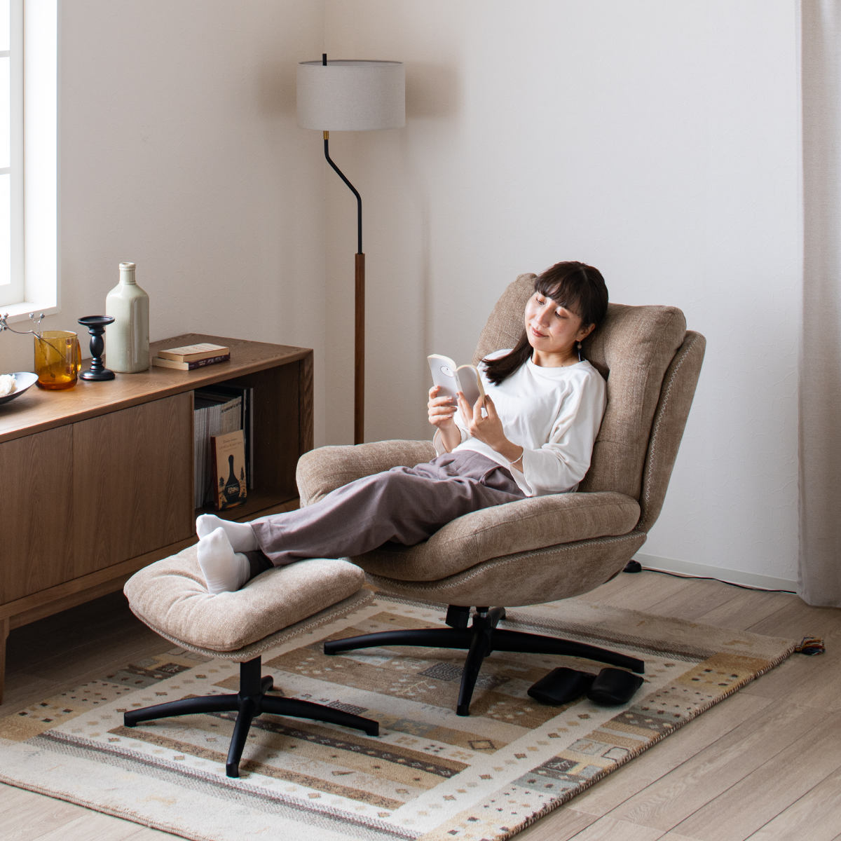 リビングチェア 座面高46cm オットマン付 シャルレ ( パーソナルチェア チェア 1人掛け 椅子 ロッキング機能 アームレス オットマン ハイバック 回転 リラックス チェアー イス いす 足置き リビング ファブリック 座面 広い ) 【ベージュ】 ベージュ