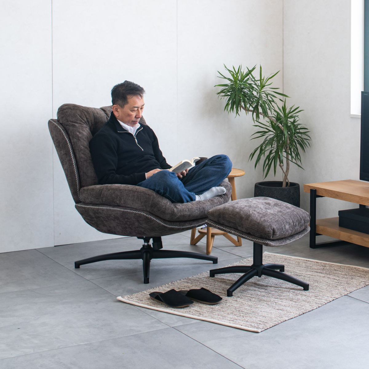 リビングチェア 座面高46cm オットマン付 シャルレ ( パーソナルチェア チェア 1人掛け 椅子 ロッキング機能 アームレス オットマン ハイバック 回転 リラックス チェアー イス いす 足置き リビング ファブリック 座面 広い ) 【ベージュ】 ベージュ