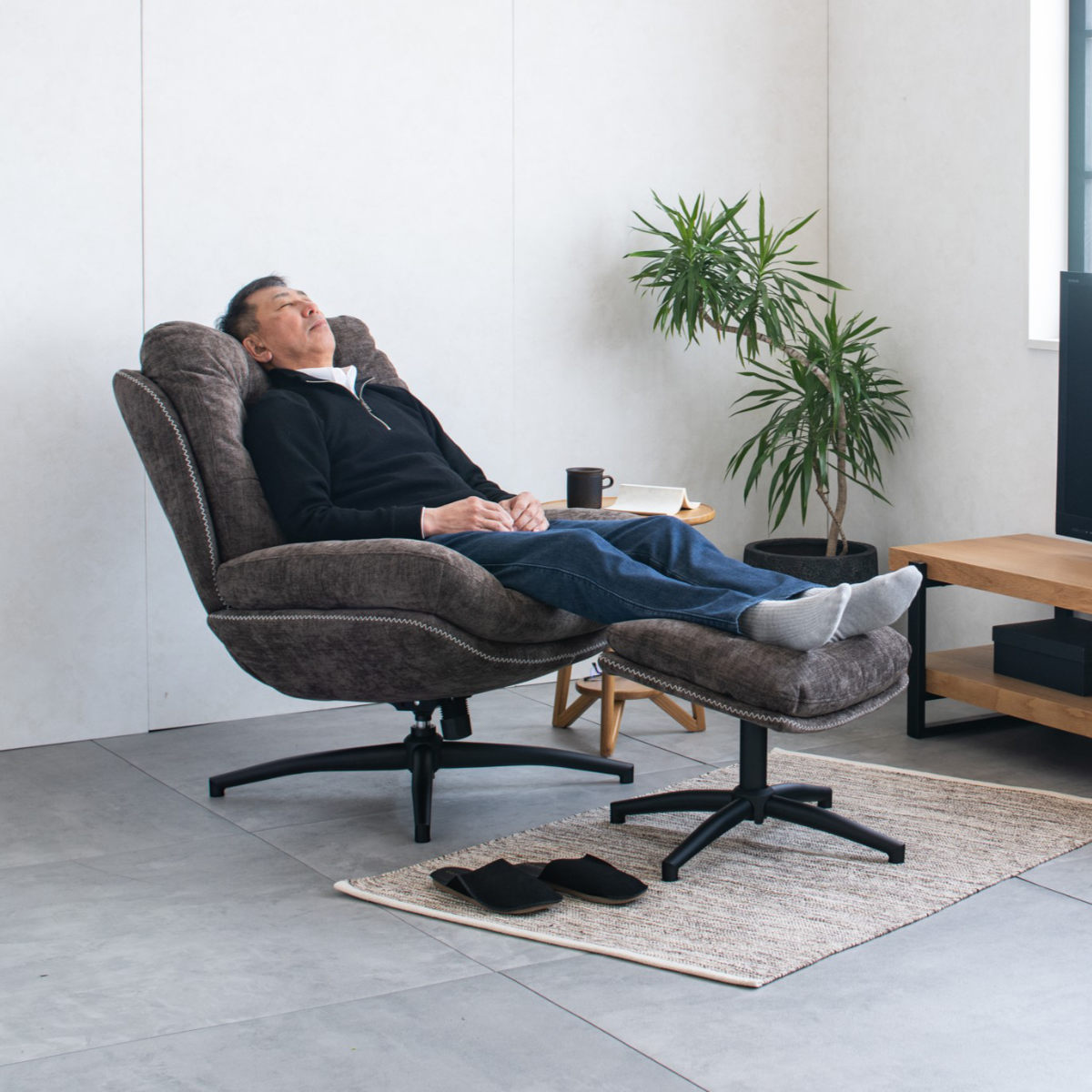 リビングチェア 座面高46cm オットマン付 シャルレ ( パーソナルチェア チェア 1人掛け 椅子 ロッキング機能 アームレス オットマン ハイバック 回転 リラックス チェアー イス いす 足置き リビング ファブリック 座面 広い ) 【ベージュ】 ベージュ