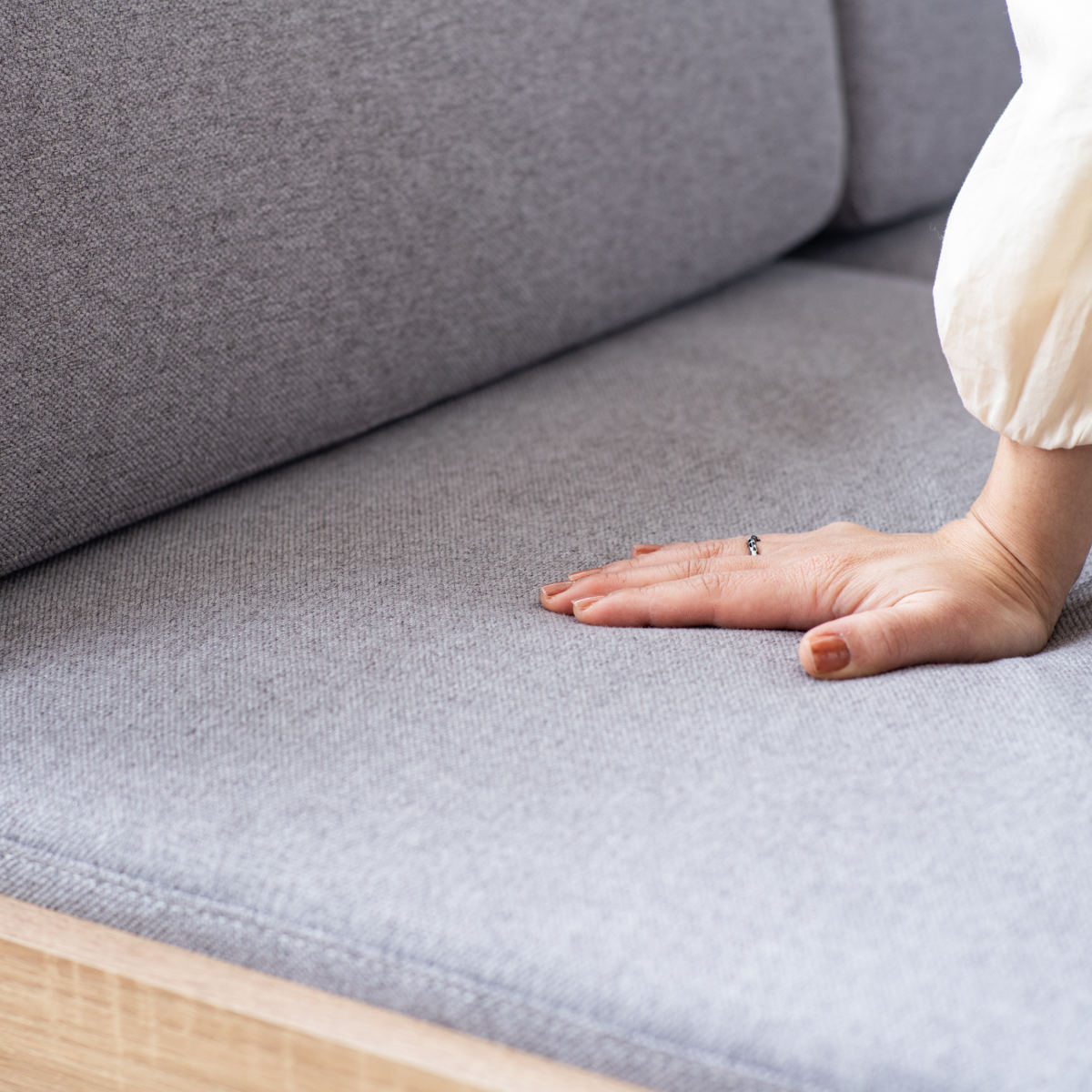 ソファ 2人掛け 幅140cm ピオ ( ソファー コンパクト リビングソファ 二人用 ローソファ フロアソファ アームレス 北欧風 座面 広め ファブリック 通気性 スノコ 省スペース おしゃれ ) 【カーキ】 カーキ