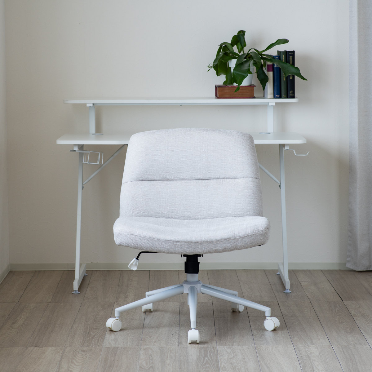 オフィスチェア あぐらがかける 座面ワイド 昇降式 座面高44~51cm ( ワークチェア パソコンチェア ロッキング機能 アームレス 高さ調節 キャスター付き イス オフィス 仕事 ダイニング 在宅 勉強椅子 疲れにくい おしゃれ ) 【アイボリー】 アイボリー