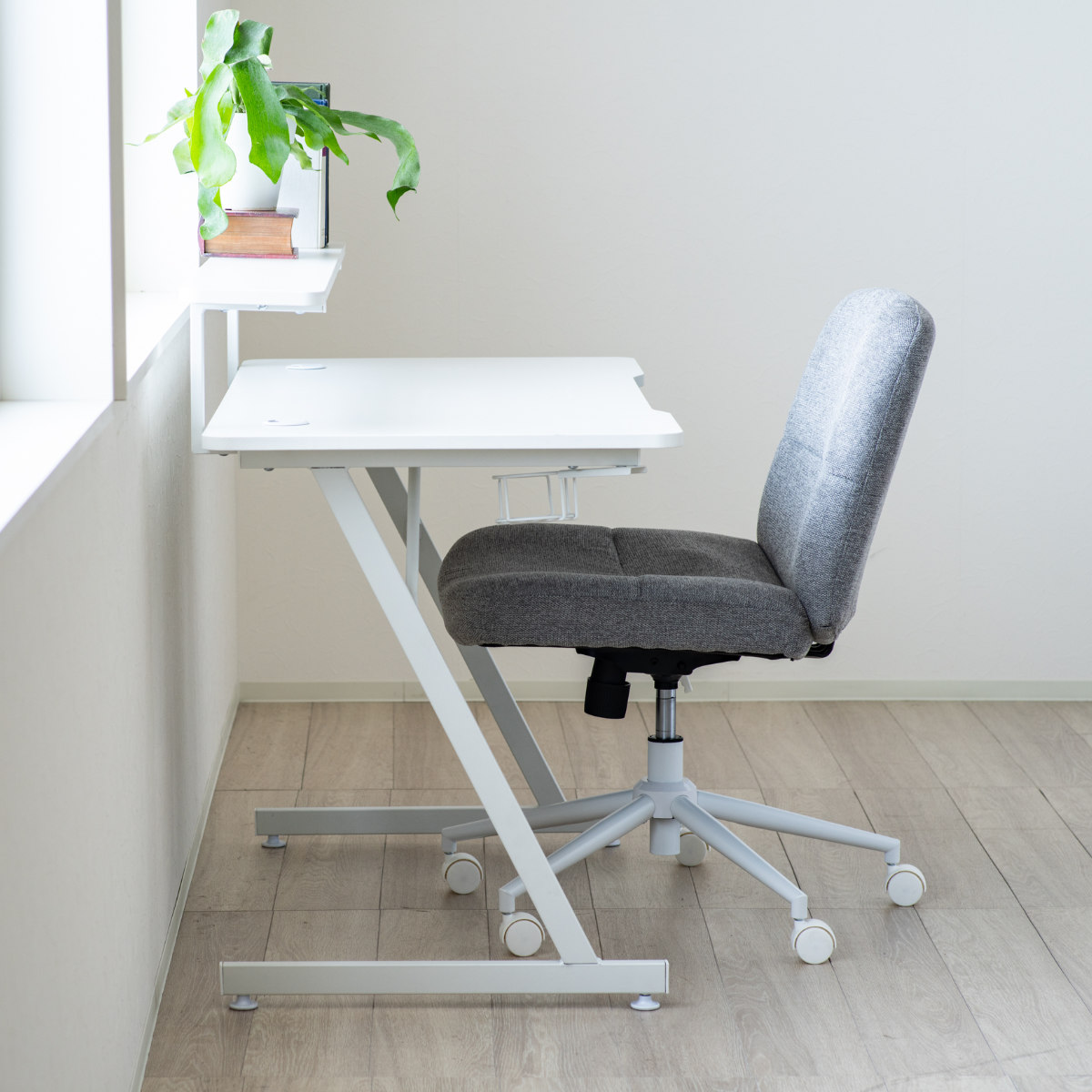 オフィスチェア あぐらがかける 座面ワイド 昇降式 座面高44~51cm ( ワークチェア パソコンチェア ロッキング機能 アームレス 高さ調節 キャスター付き イス オフィス 仕事 ダイニング 在宅 勉強椅子 疲れにくい おしゃれ ) 【アイボリー】 アイボリー