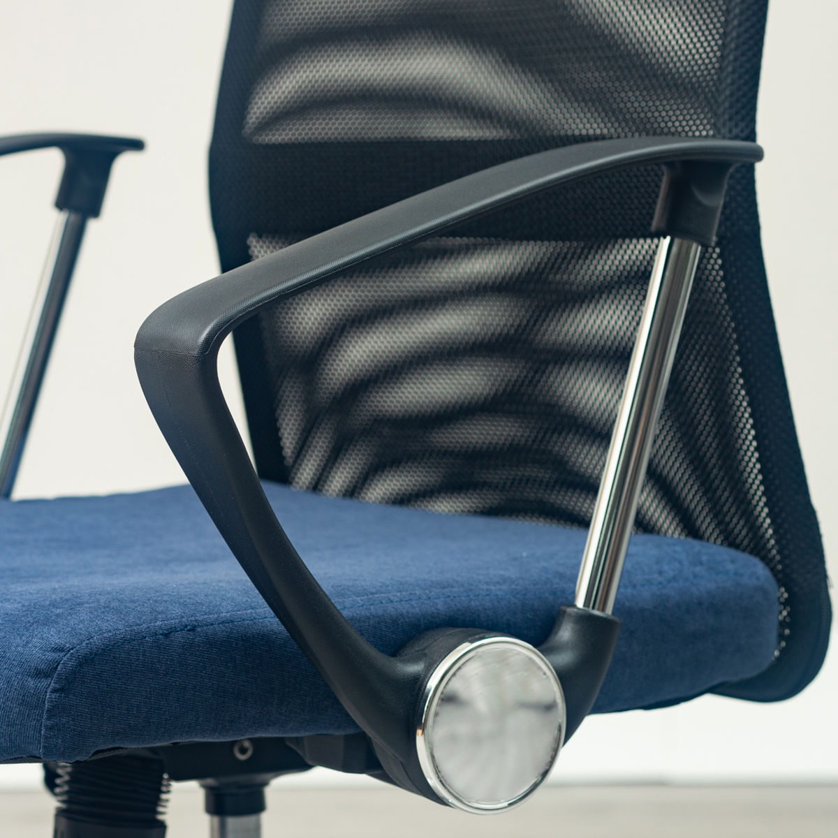 オフィスチェア メッシュ ハイバックタイプ 肘付 昇降式 座面高46~55.5cm シェニール ( ワークチェア パソコンチェア 肘掛け 高さ調節 デスクチェア キャスター付き PCチェア チェア イス オフィス シンプル 仕事 勉強 学習 ) 【モカ】 モカ