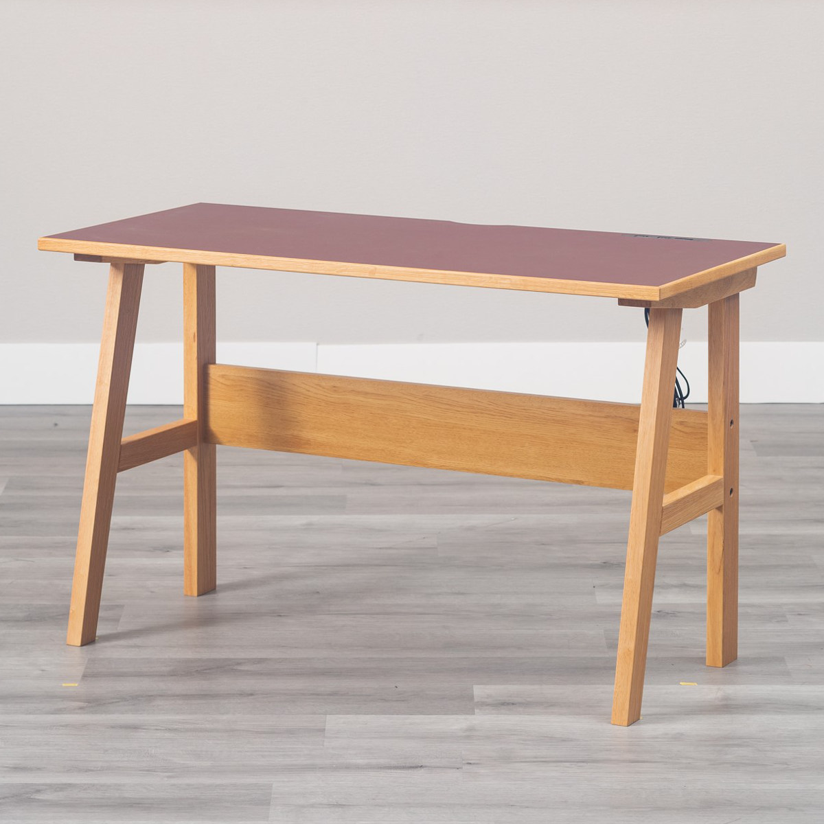 ワークデスク 幅120cm コンセント2口 USBポート付 リノ ( デスク 机 学習机 勉強机 パソコンデスク オフィスデスク コンパクト 平机 木製 学習デスク パソコン PC リビングデスク スチール おしゃれ ) 【バーガンディ】 バーガンディ