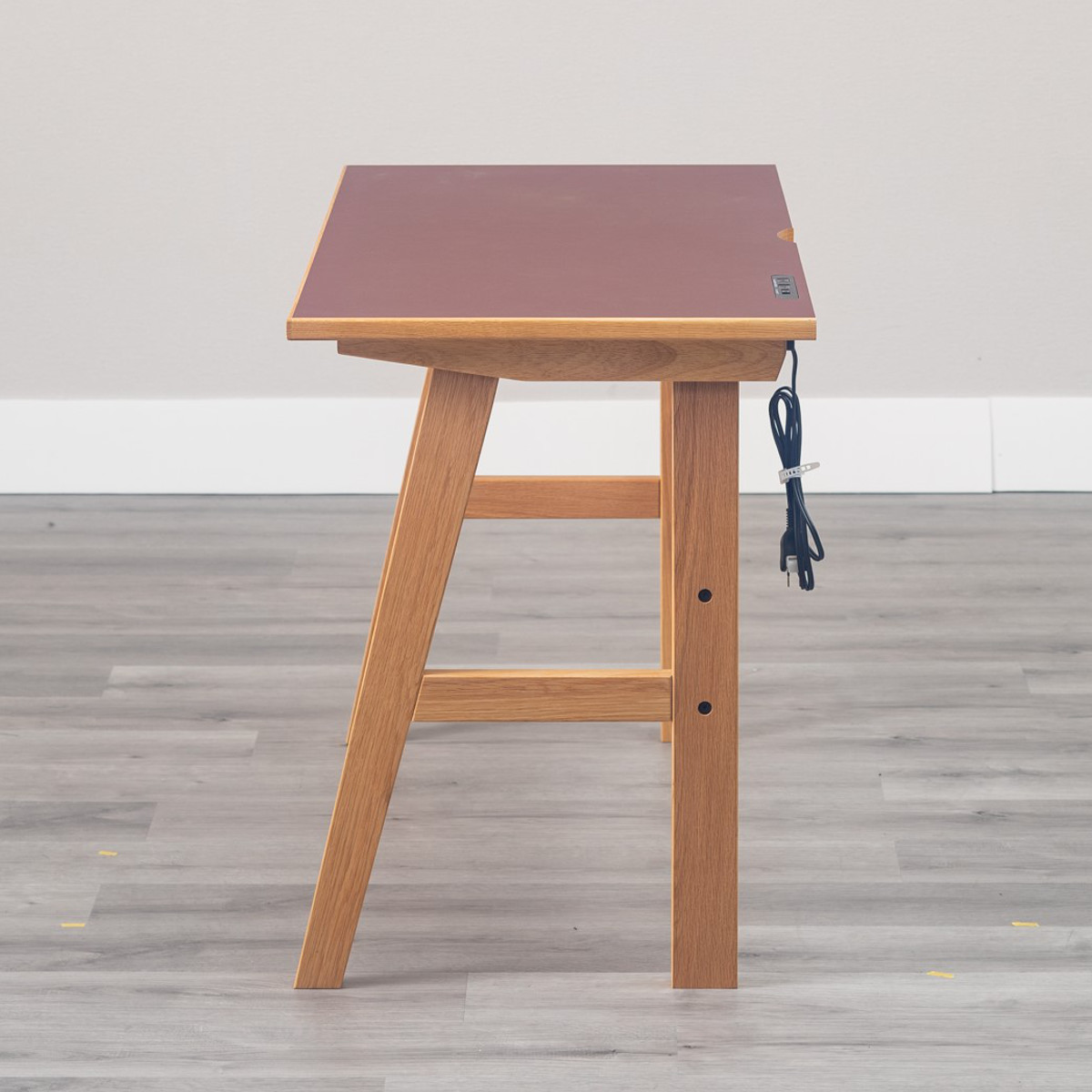 ワークデスク 幅120cm コンセント2口 USBポート付 リノ ( デスク 机 学習机 勉強机 パソコンデスク オフィスデスク コンパクト 平机 木製 学習デスク パソコン PC リビングデスク スチール おしゃれ ) 【バーガンディ】 バーガンディ