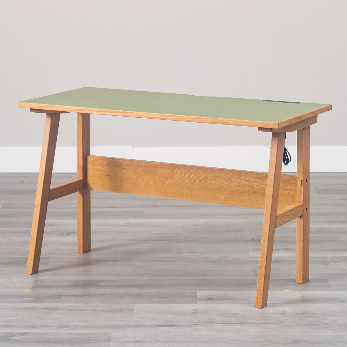 ワークデスク 幅120cm コンセント2口 USBポート付 リノ ( デスク 机 学習机 勉強机 パソコンデスク オフィスデスク コンパクト 平机 木製 学習デスク パソコン PC リビングデスク スチール おしゃれ ) 【バーガンディ】 バーガンディ