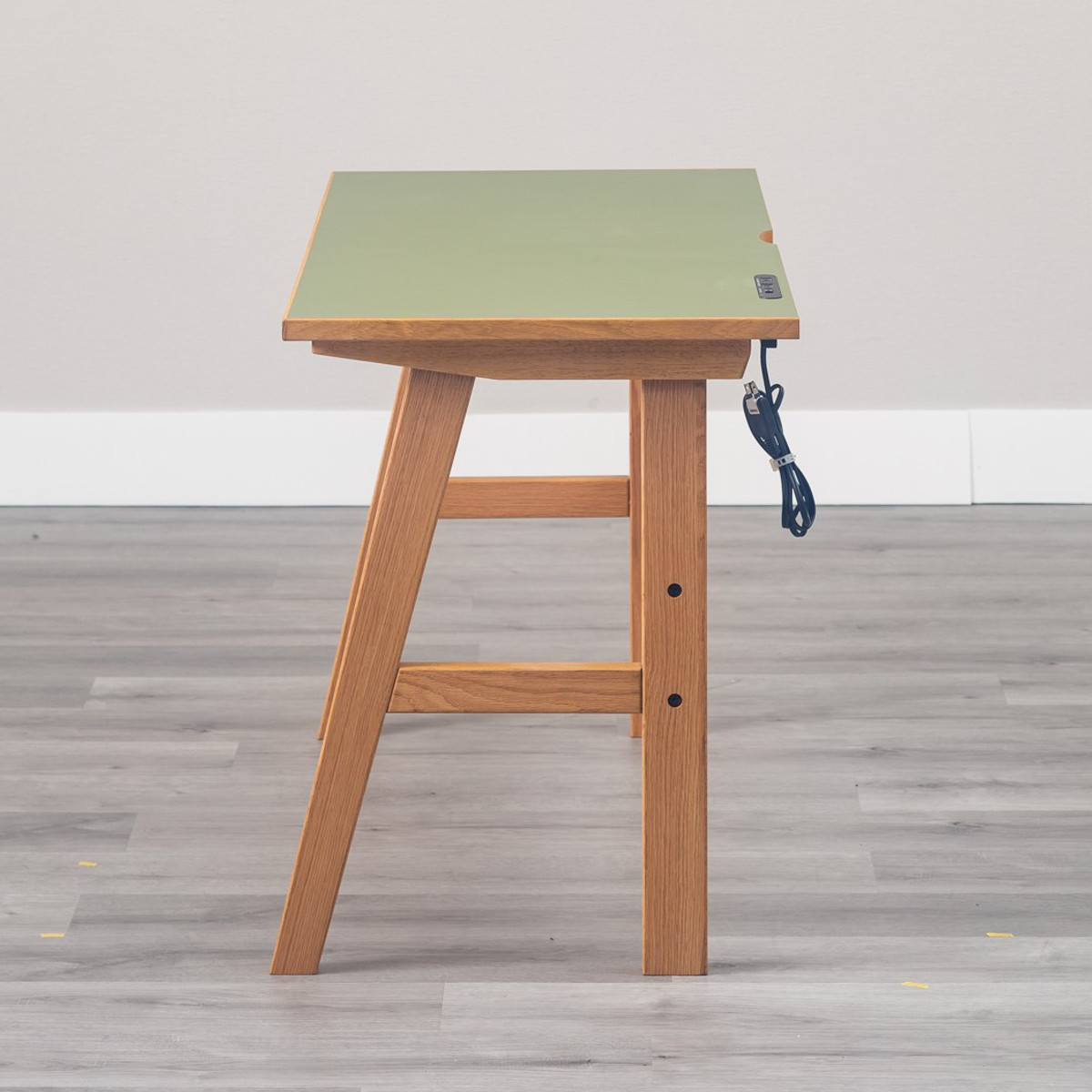 ワークデスク 幅120cm コンセント2口 USBポート付 リノ ( デスク 机 学習机 勉強机 パソコンデスク オフィスデスク コンパクト 平机 木製 学習デスク パソコン PC リビングデスク スチール おしゃれ ) 【バーガンディ】 バーガンディ