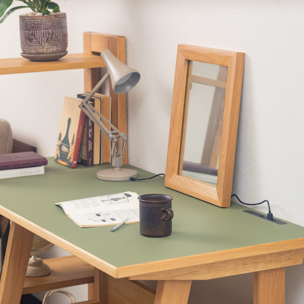 立てかけミラー 30×40cm フレア ( ミラー 鏡 ウォールミラー 立て掛け 天然木 木製フレーム 置き型 かがみ 玄関 四角 オーク無垢材 ナチュラル )