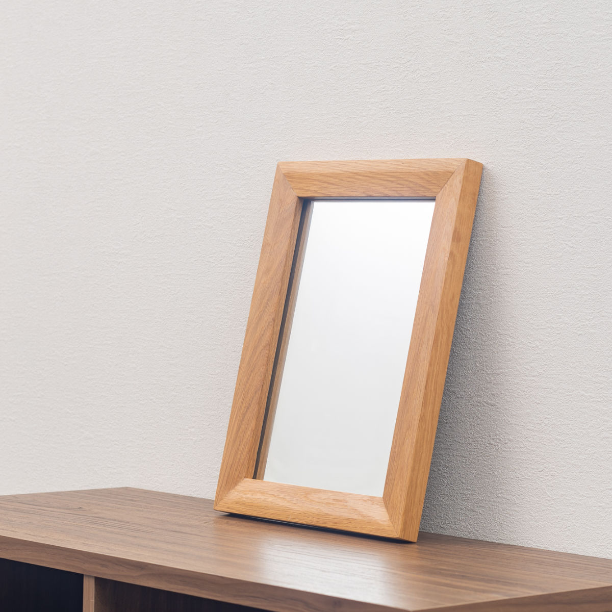 立てかけミラー 30×40cm フレア ( ミラー 鏡 ウォールミラー 立て掛け 天然木 木製フレーム 置き型 かがみ 玄関 四角 オーク無垢材 ナチュラル )