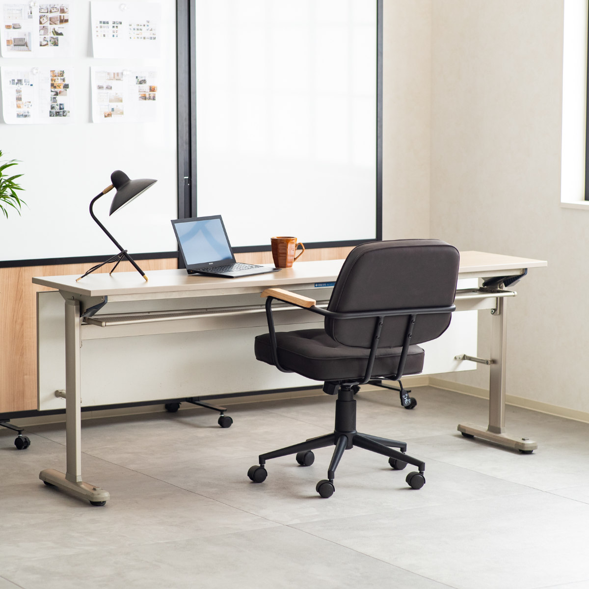 オフィスチェア 肘付 昇降式 座面高43~51cm エイム ( ワークチェア パソコンチェア ロッキング機能 肘掛け 高さ調節 レザー調 キャスター付き イス オフィス 仕事 ダイニング 在宅 勉強椅子 疲れにくい おしゃれ ) 【グレー】 グレー