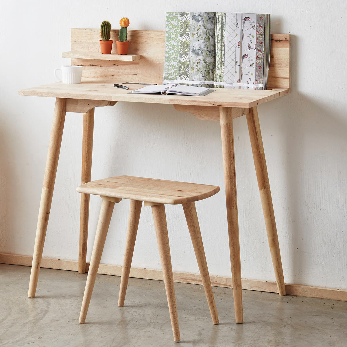 ワークデスク チェアセット ミニ棚板 ドリンクホルダー付 NATURAL SIGNATURE ( デスク 机 学習机 勉強机 椅子付き パソコンデスク コンパクト 木製 天然木 ドレッサー 引き出し 棚 パソコン PC リビングデスク おしゃれ 平机 )