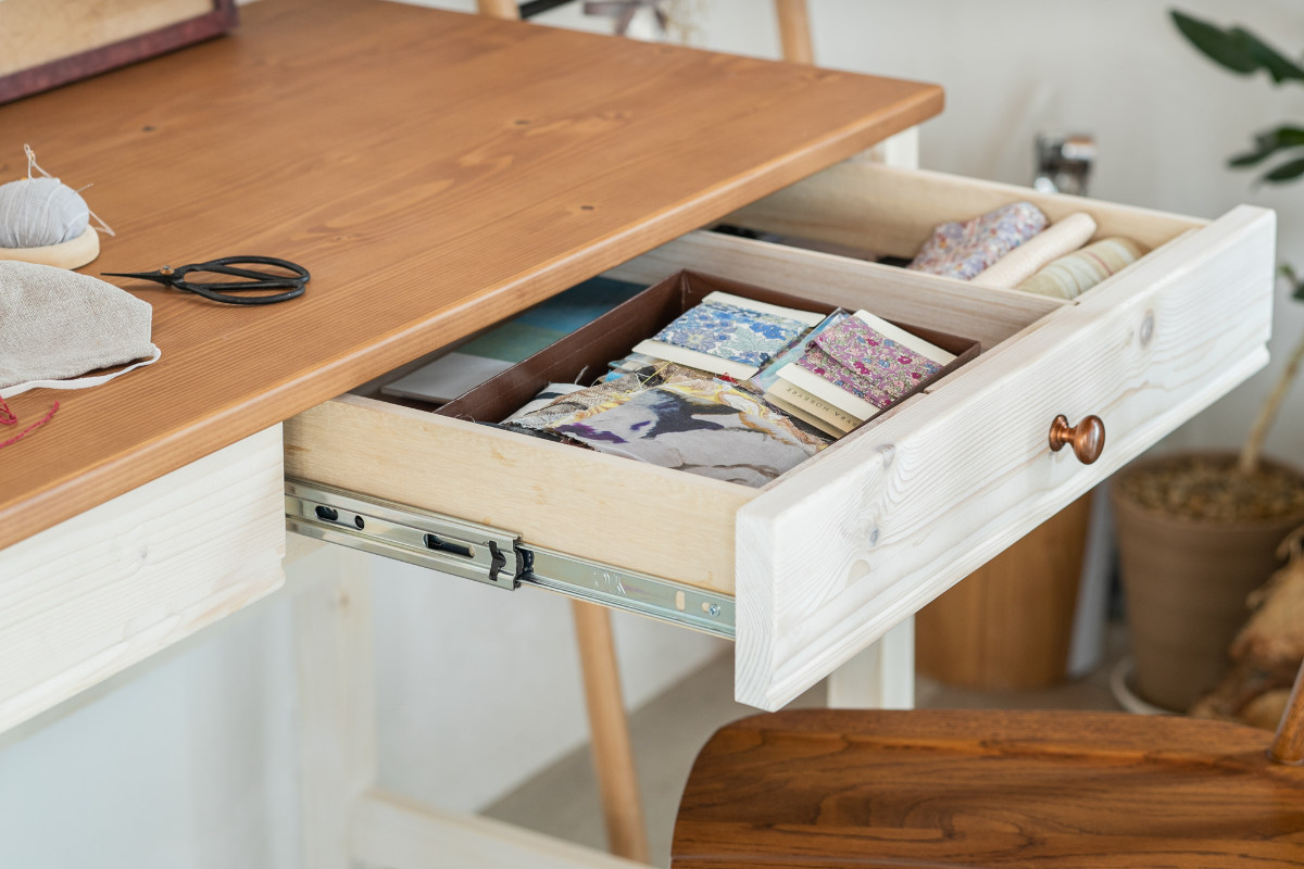 学習机 幅120cm 引出し付 トライP ( デスク 学習デスク 机 勉強机 木製 天然木 引き出し A3 リビング学習 パソコンデスク ワークデスク リビングデスク 書斎 木製デスク シンプルデスク PCデスク カントリー調 )