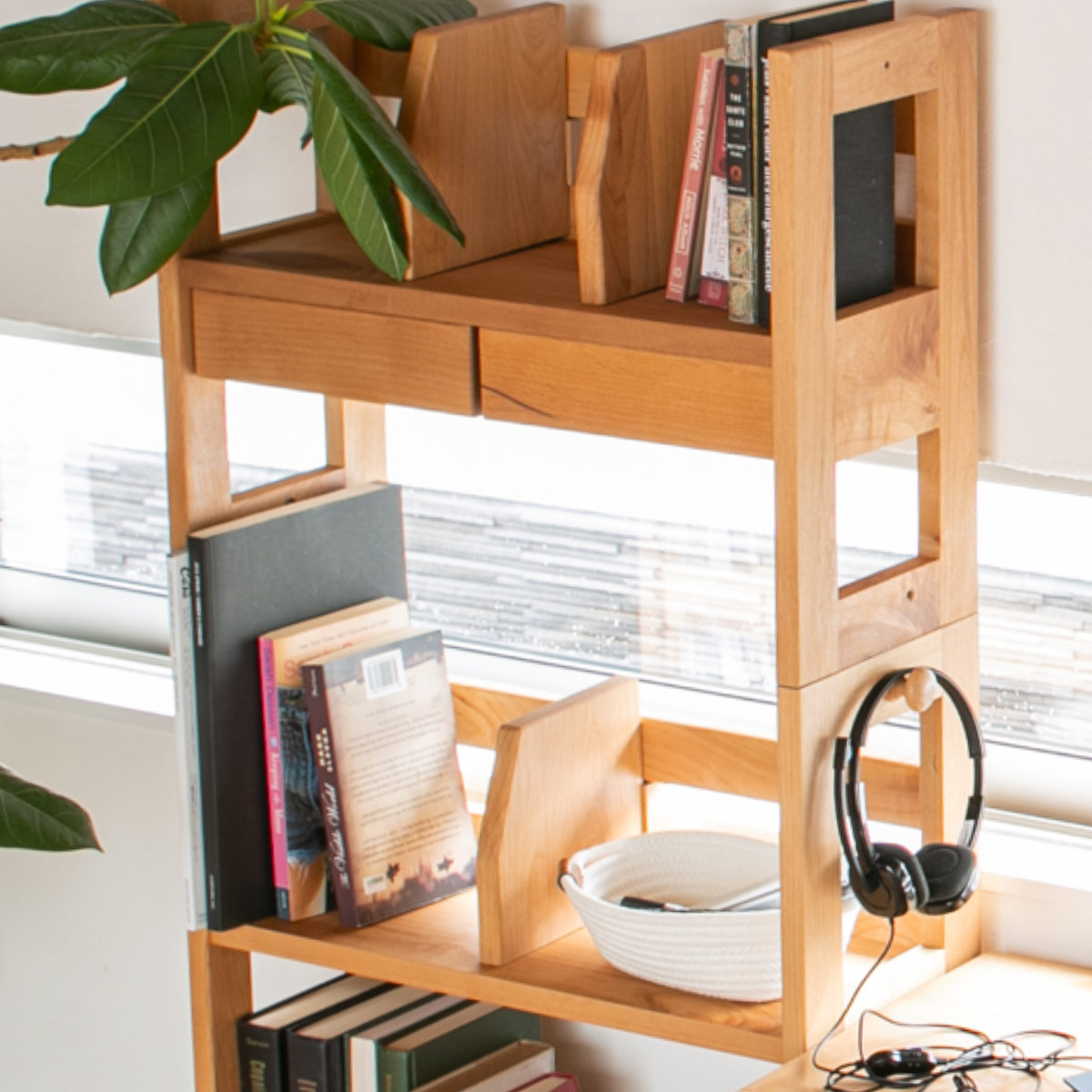 オープンラック 書棚 幅55cm 高さ143cm フォレスト ( ラック 棚 収納 木製 天然木 収納棚 シェルフ 引き出し付き 小物収納 スリム 奥行23cm 本棚 本立て シンプル 教科書 本 学習教材 ブックエンド フック付き デスク横 )