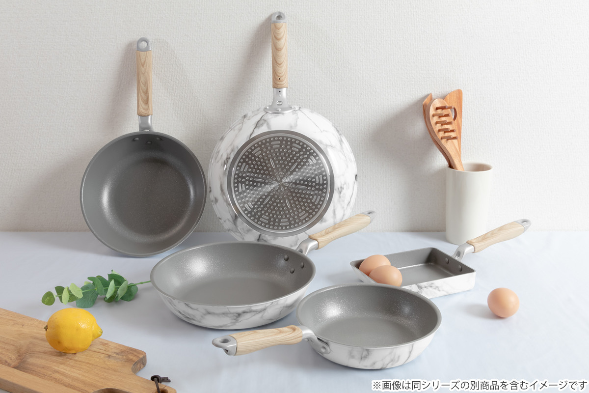 フライパン 26cm IH対応 ふっ素樹脂加工 MARBLE KITCHEN ( ガス火対応 オール熱源対応 炒め鍋 いため鍋 ふっ素加工 軽い 26センチ フッ素コーティング アルミ製 軽量 大理石柄 おしゃれ ) 【ホワイト】 ホワイト