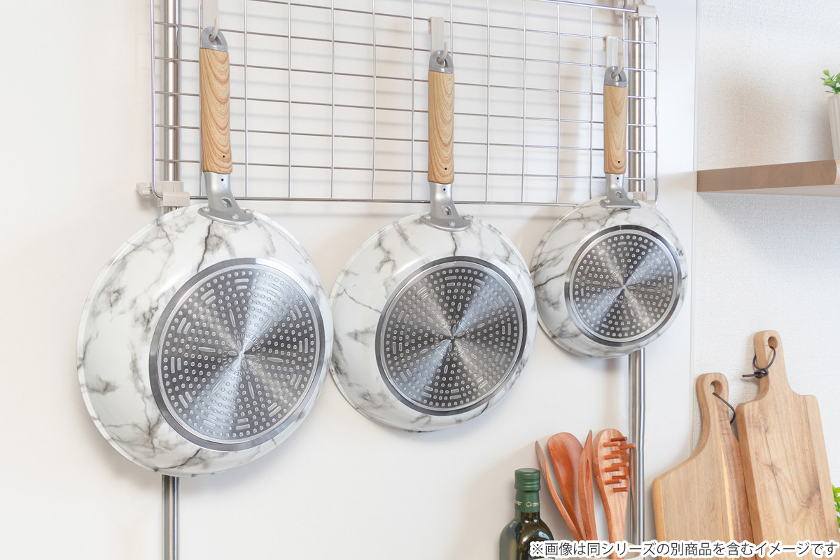 フライパン 28cm IH対応 ふっ素樹脂加工 MARBLE KITCHEN ( ガス火対応 オール熱源対応 炒め鍋 いため鍋 ふっ素加工 軽い 28センチ フッ素コーティング アルミ製 軽量 大理石柄 おしゃれ ) 【ホワイト】 ホワイト