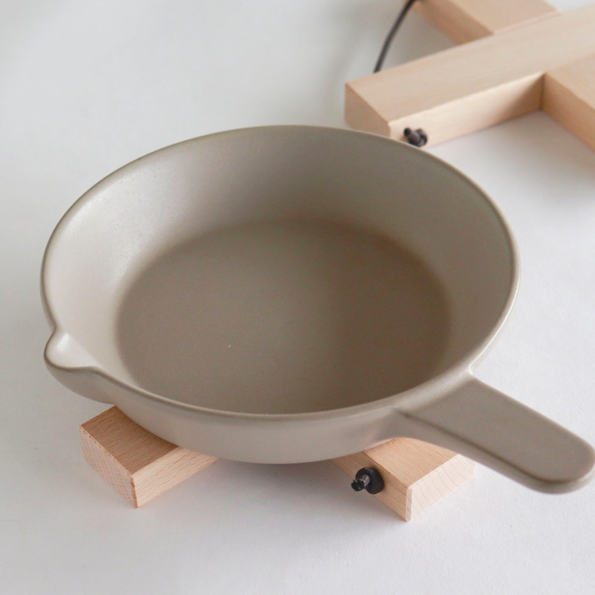 鍋敷き 組み木 大 SALIU The Chef 木製 ( ロロ 鍋しき 鍋置き 鍋プレート 木製プレート ウッドボード X型 卓上 スキレット コースター なべしき 天然木 ブナ おしゃれ キッチン雑貨 キッチン用品 )