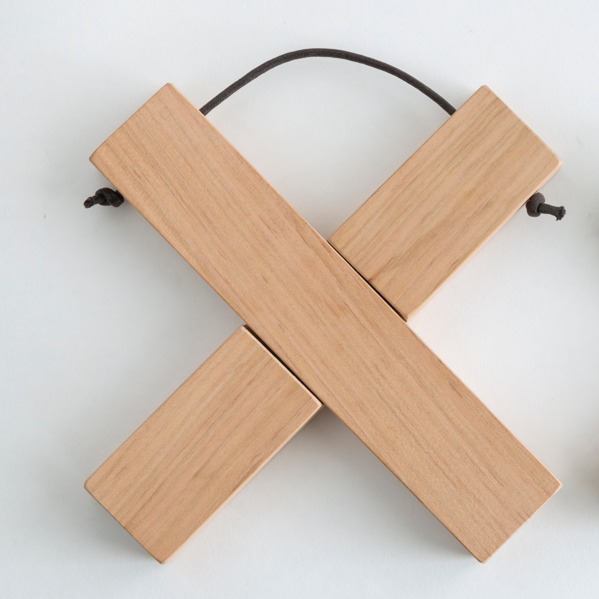 鍋敷き 組み木 大 SALIU The Chef 木製 ( ロロ 鍋しき 鍋置き 鍋プレート 木製プレート ウッドボード X型 卓上 スキレット コースター なべしき 天然木 ブナ おしゃれ キッチン雑貨 キッチン用品 )